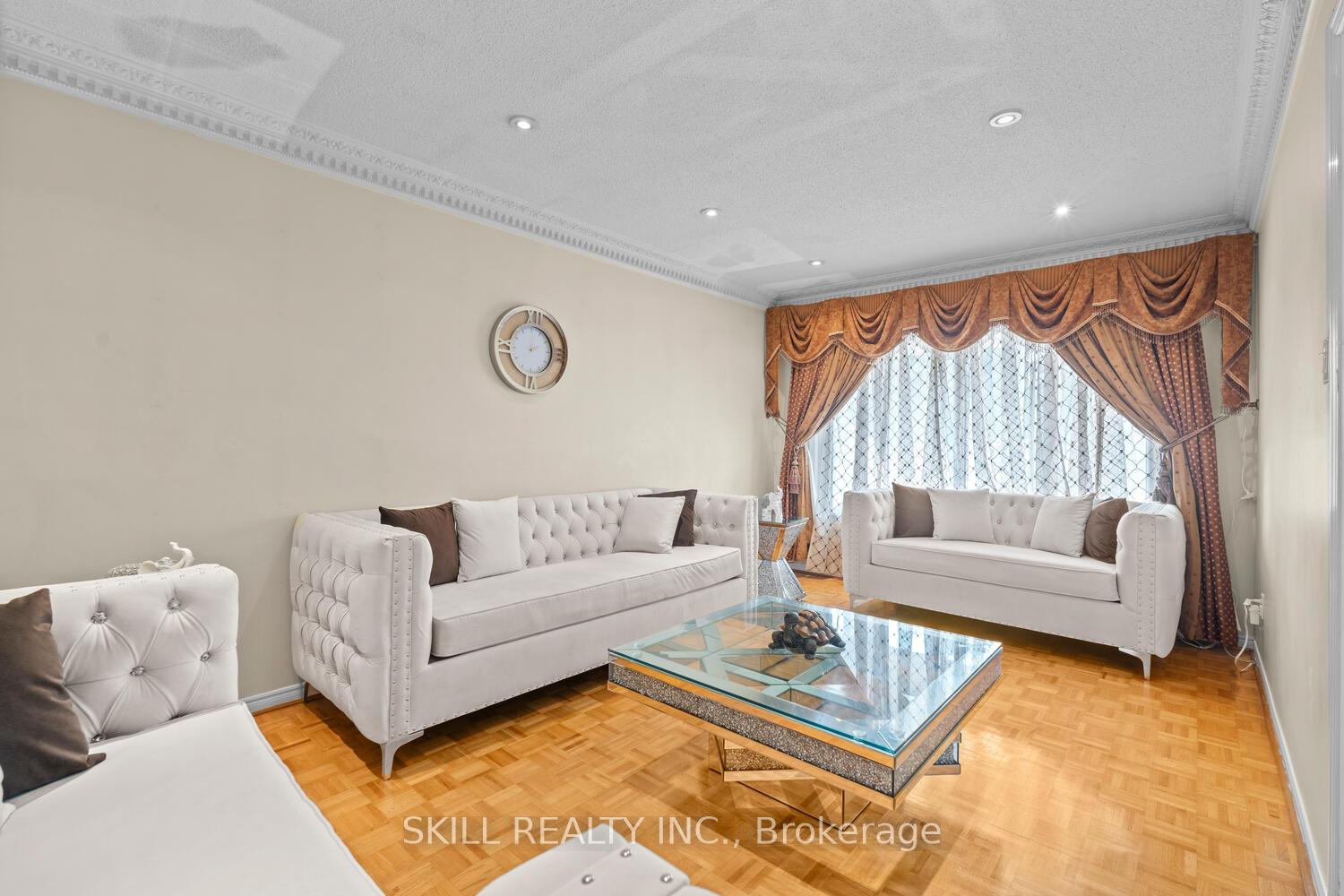 Photo 6 of 49 Amy Court, Vaughan, East Woodbridge — HOMEH