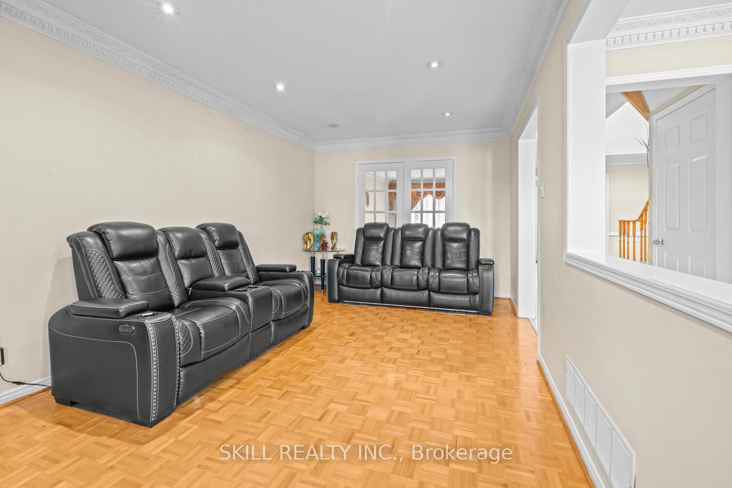 Photo 8 of 49 Amy Court, Vaughan, East Woodbridge — HOMEH