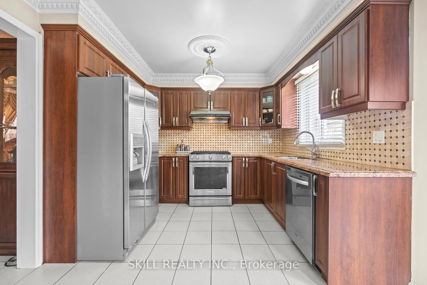 Photo 10 of 49 Amy Court, Vaughan, East Woodbridge — HOMEH