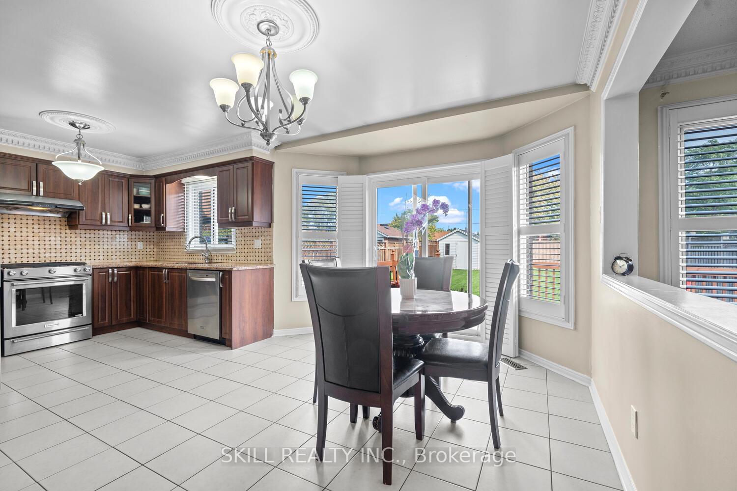 Photo 12 of 49 Amy Court, Vaughan, East Woodbridge — HOMEH