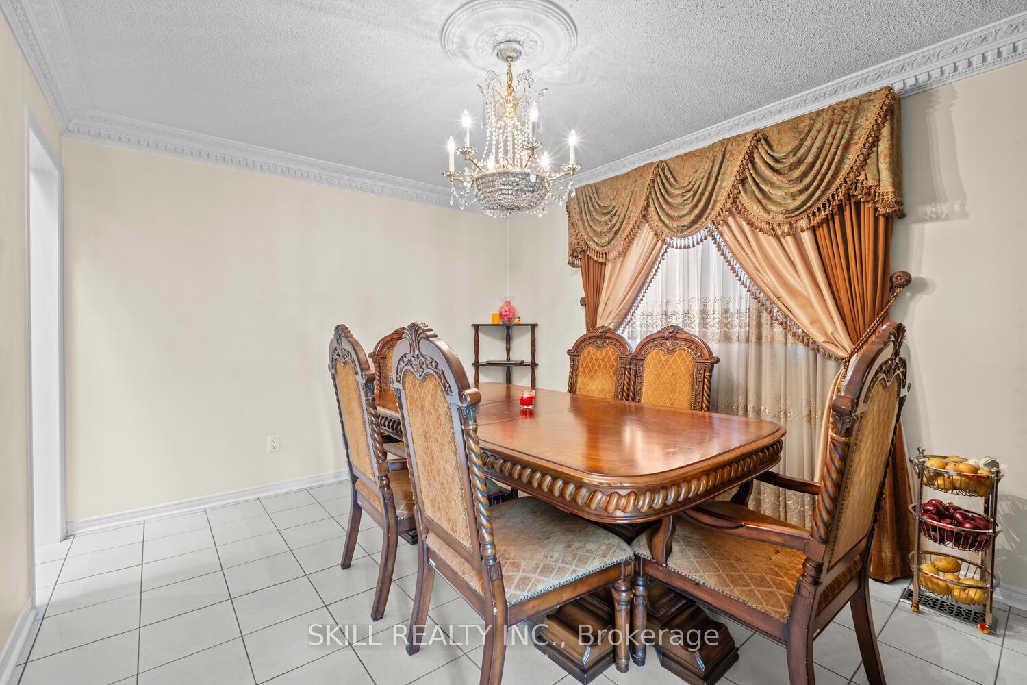 Photo 15 of 49 Amy Court, Vaughan, East Woodbridge — HOMEH