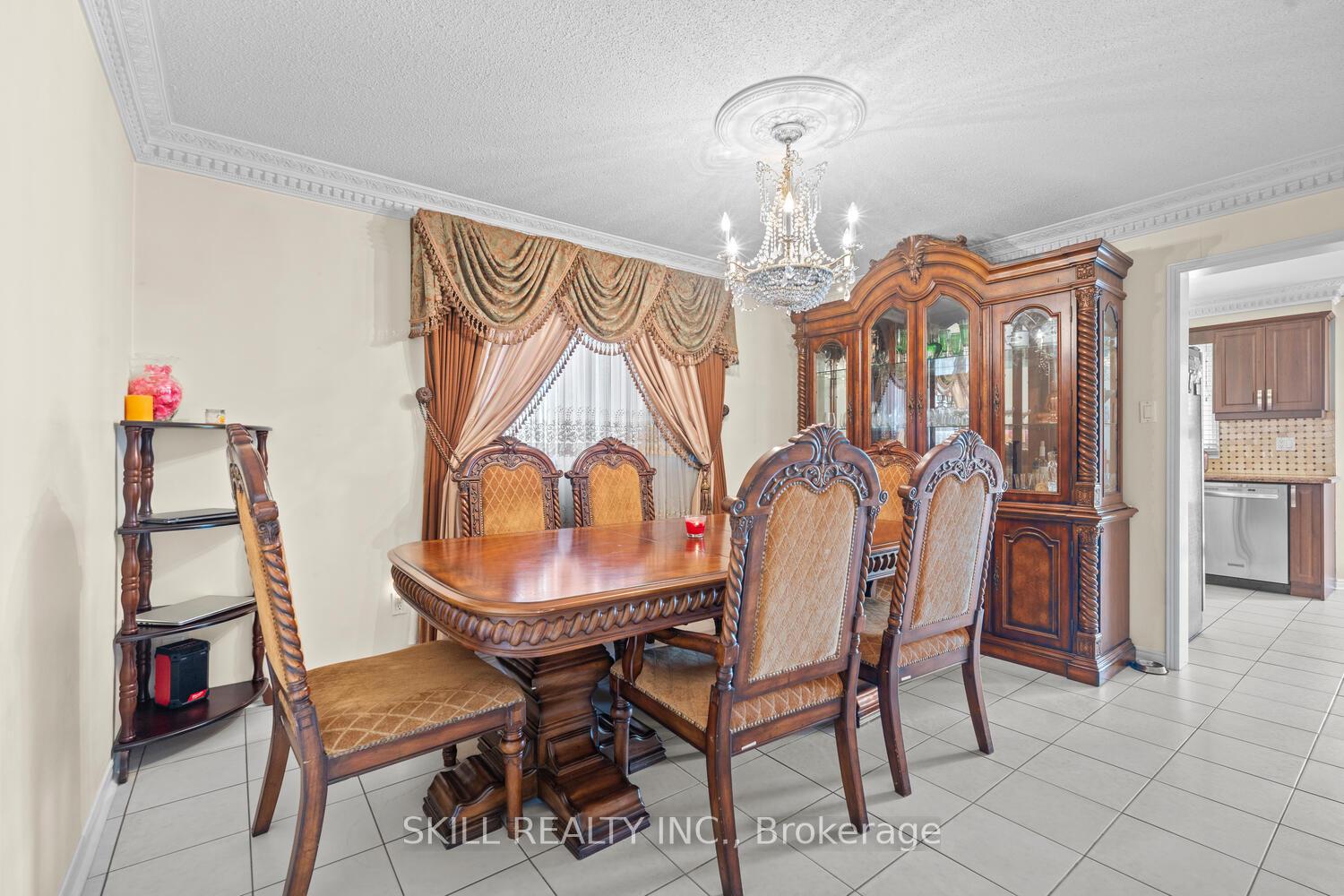 Photo 16 of 49 Amy Court, Vaughan, East Woodbridge — HOMEH