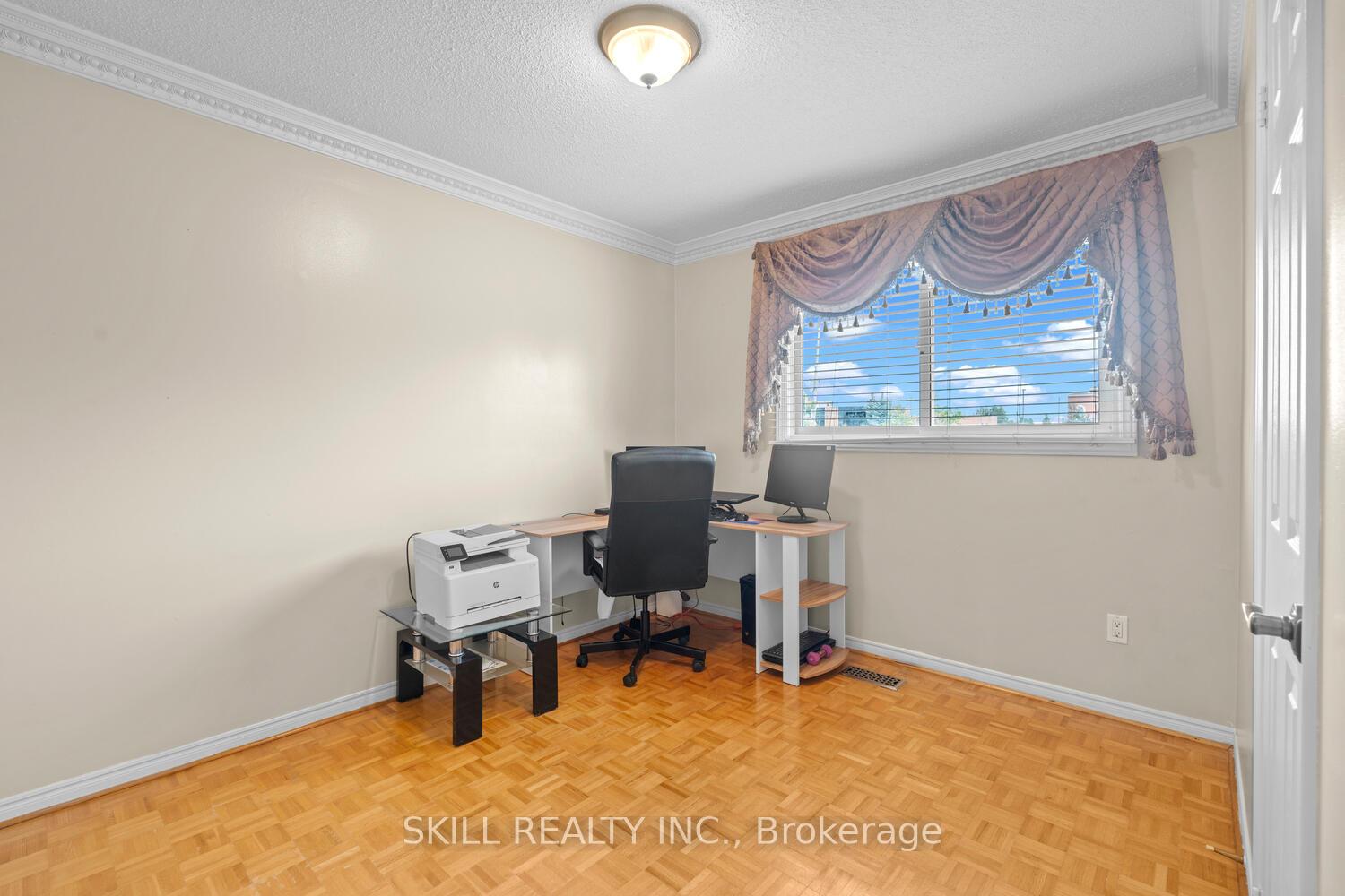 Photo 24 of 49 Amy Court, Vaughan, East Woodbridge — HOMEH