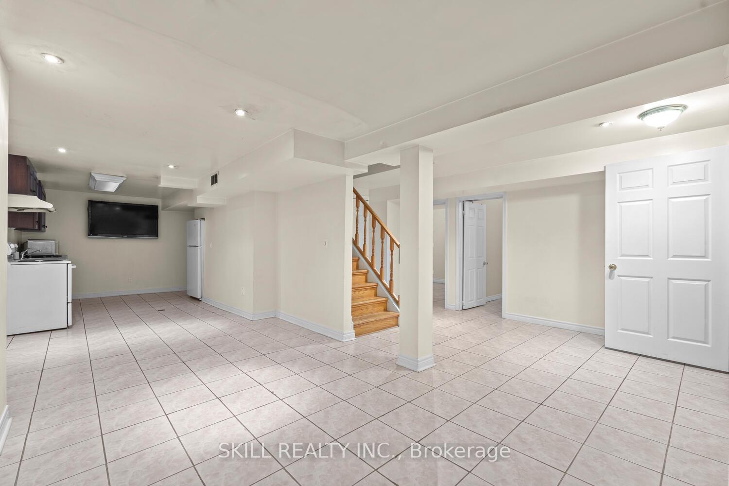 Photo 32 of 49 Amy Court, Vaughan, East Woodbridge — HOMEH