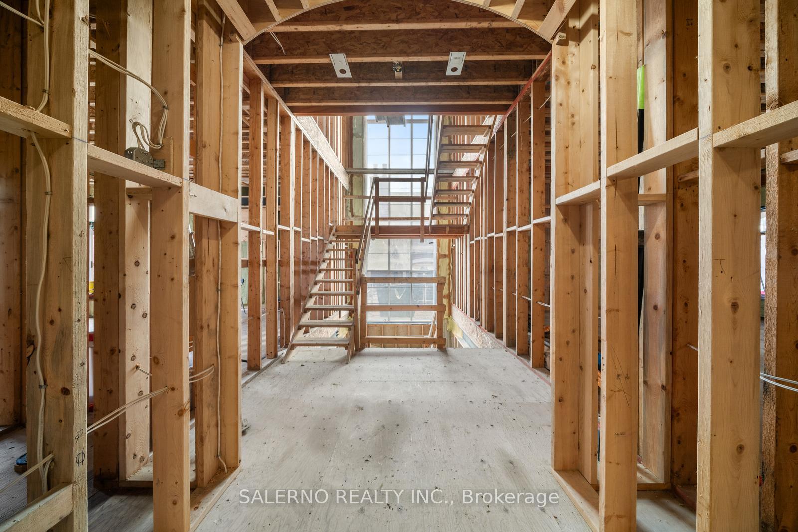 Photo 11 of 191 Old Humber Crescent, Vaughan, Kleinburg — HOMEH