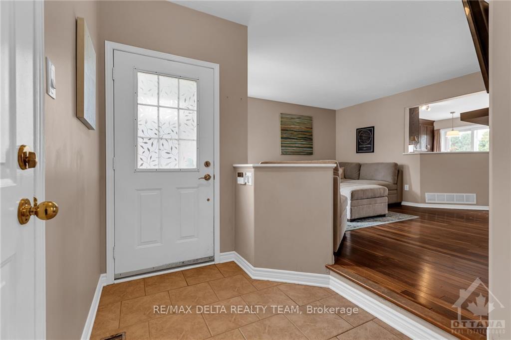Photo 2 of 14 Boulder Way, Ottawa, Barrhaven - Longfields — HOMEH