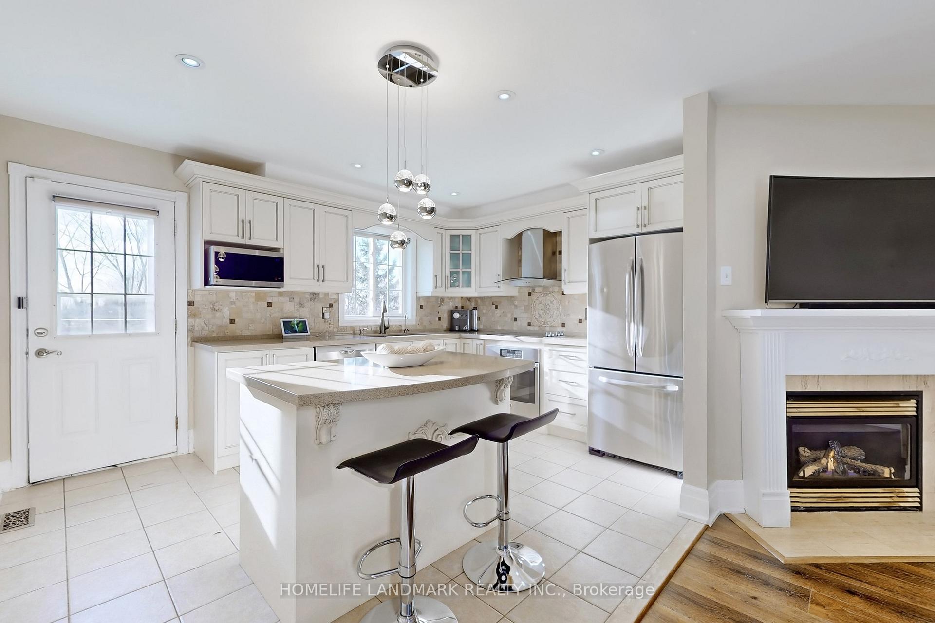 Photo 9 of 37 Del Francesco Way, Vaughan, Vellore Village — HOMEH