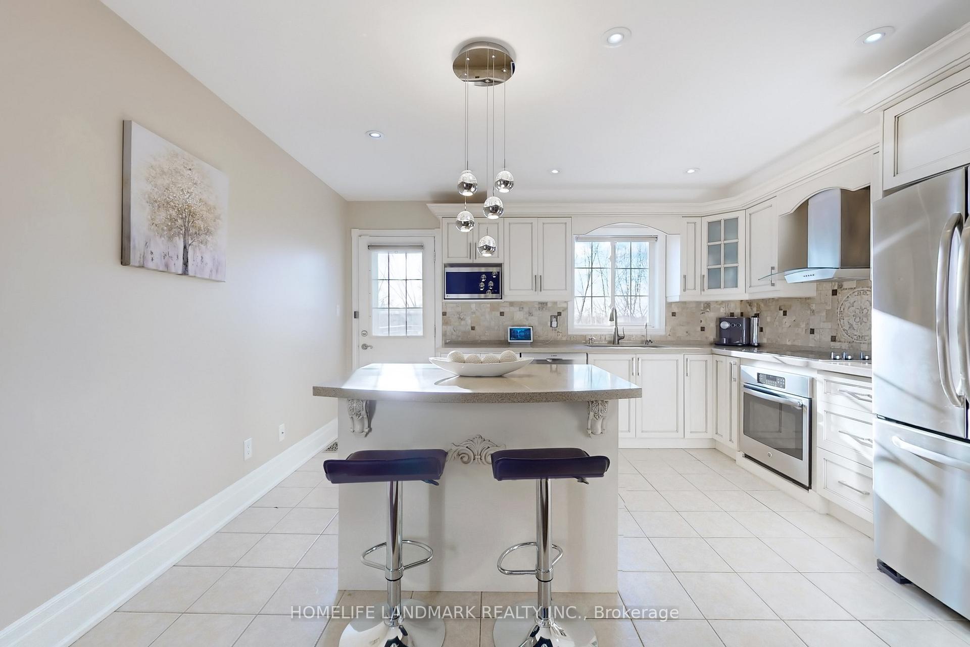 Photo 10 of 37 Del Francesco Way, Vaughan, Vellore Village — HOMEH