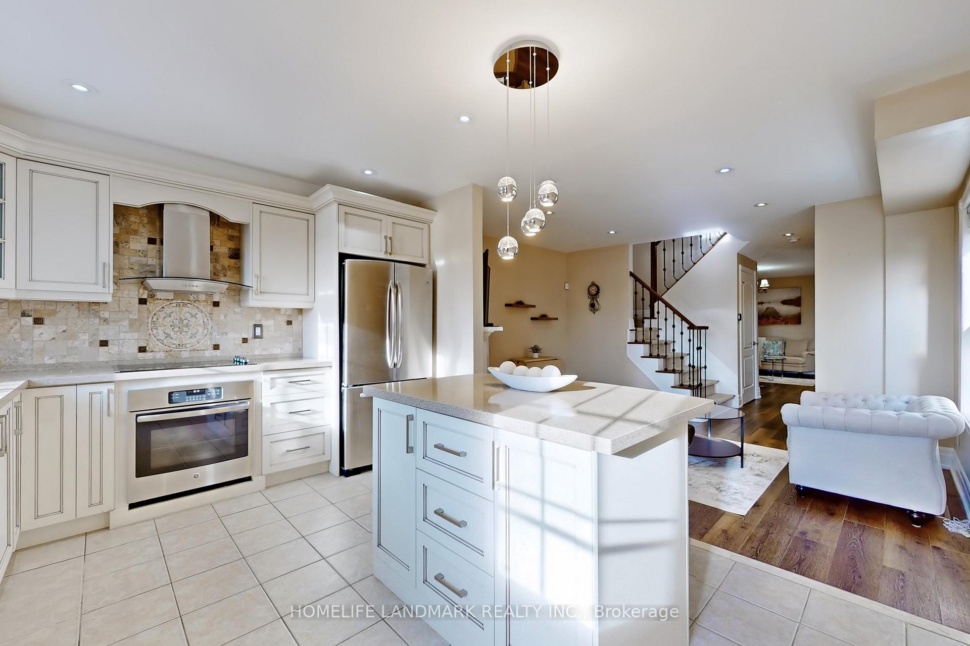 Photo 12 of 37 Del Francesco Way, Vaughan, Vellore Village — HOMEH