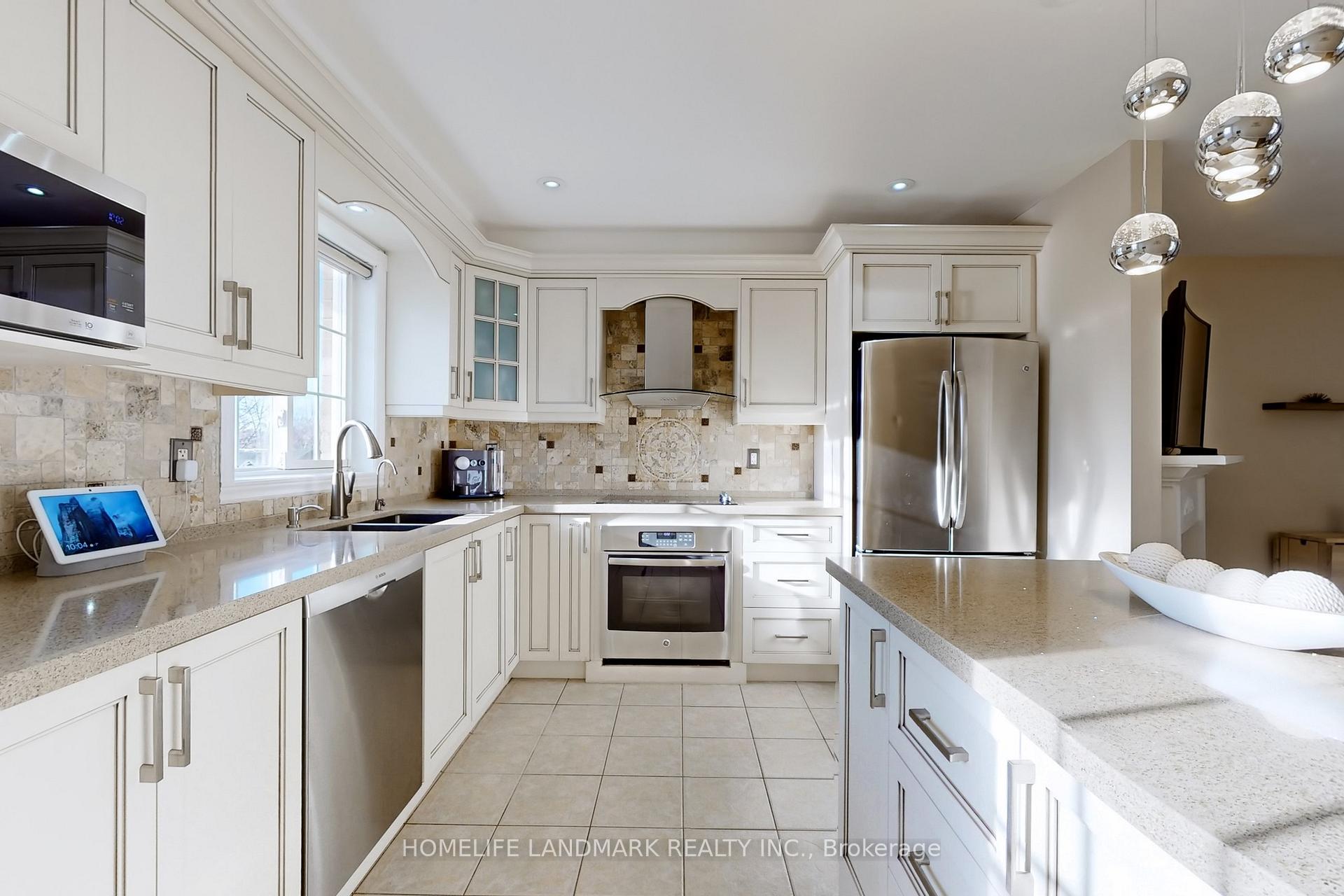 Photo 13 of 37 Del Francesco Way, Vaughan, Vellore Village — HOMEH