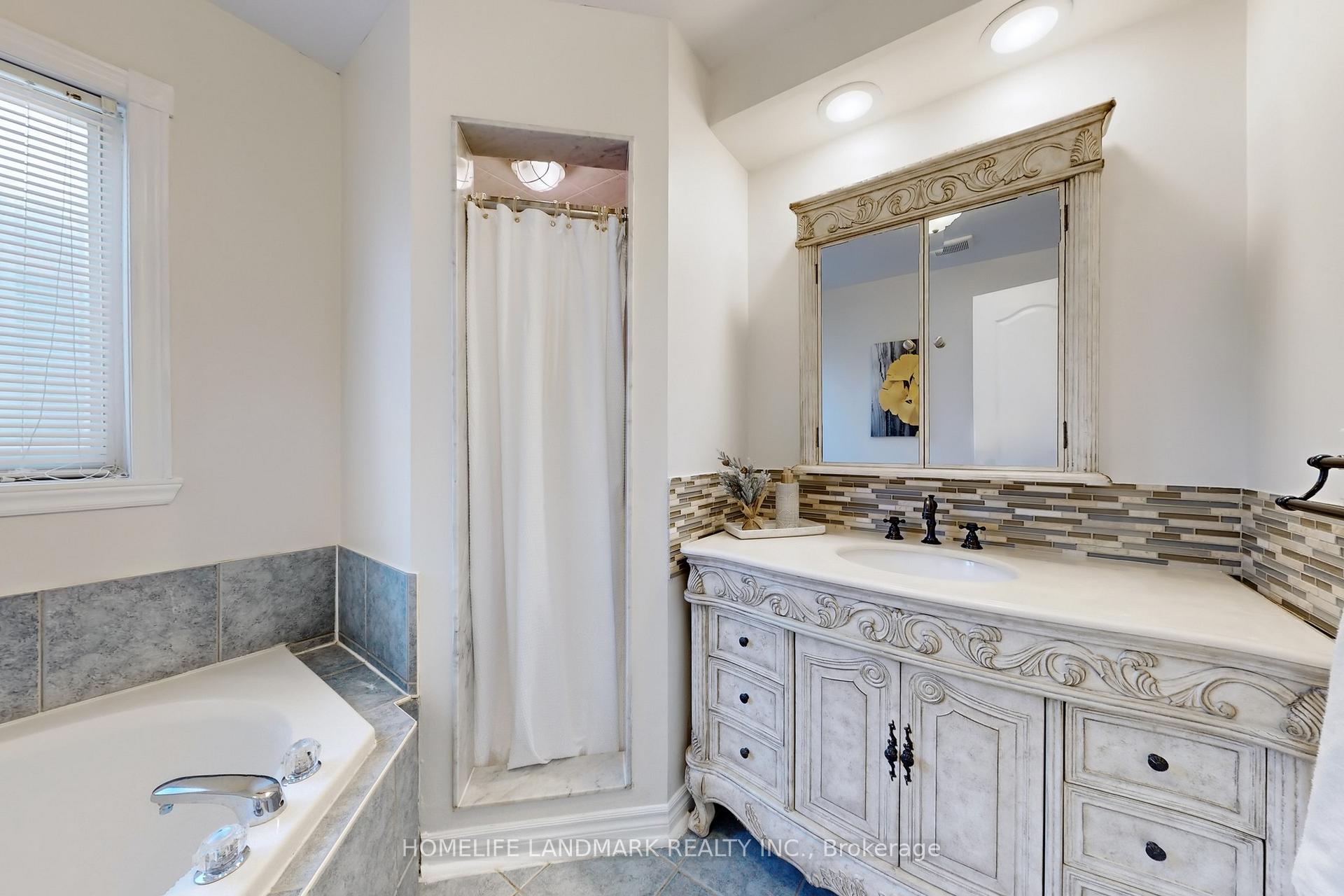Photo 19 of 37 Del Francesco Way, Vaughan, Vellore Village — HOMEH