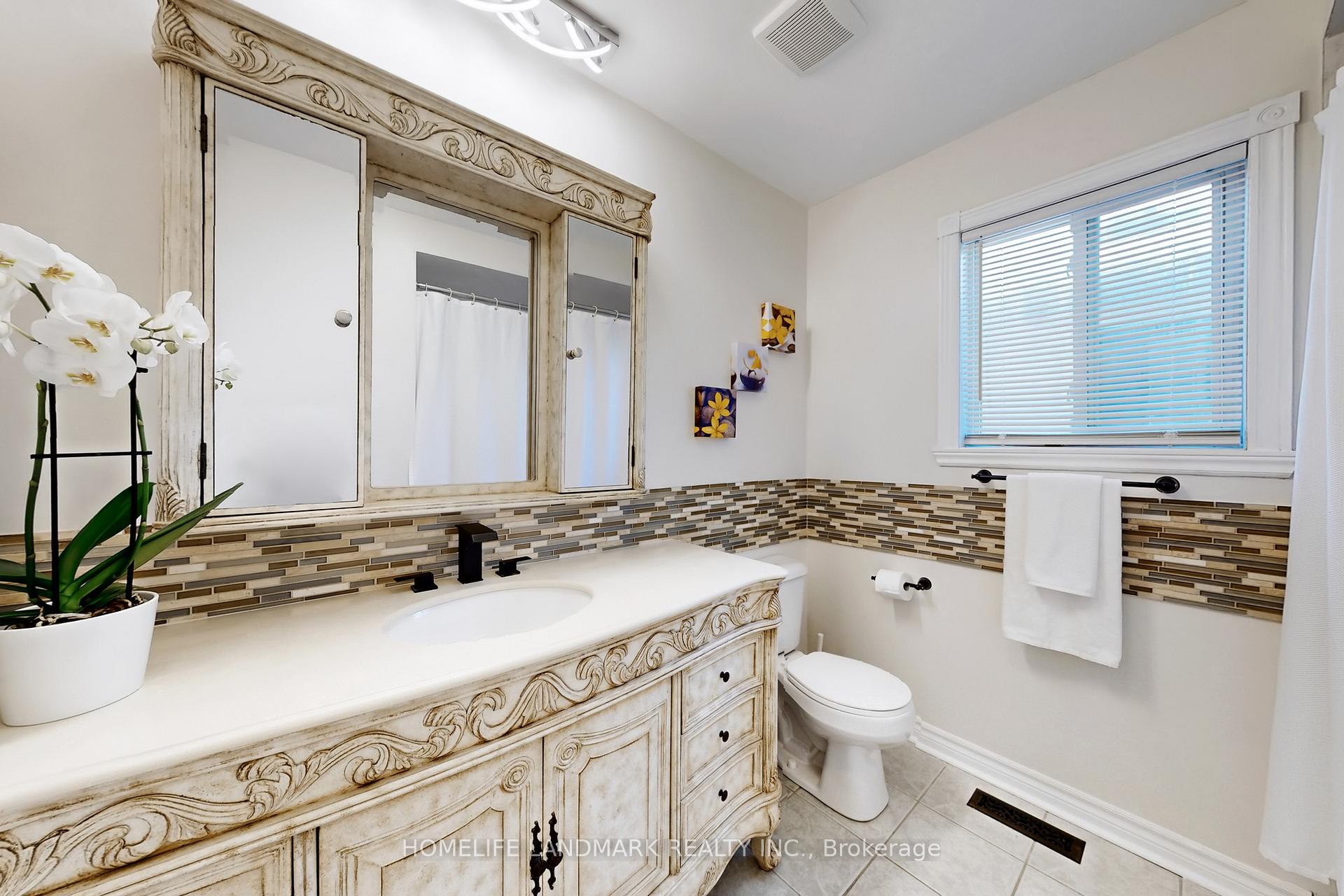 Photo 25 of 37 Del Francesco Way, Vaughan, Vellore Village — HOMEH