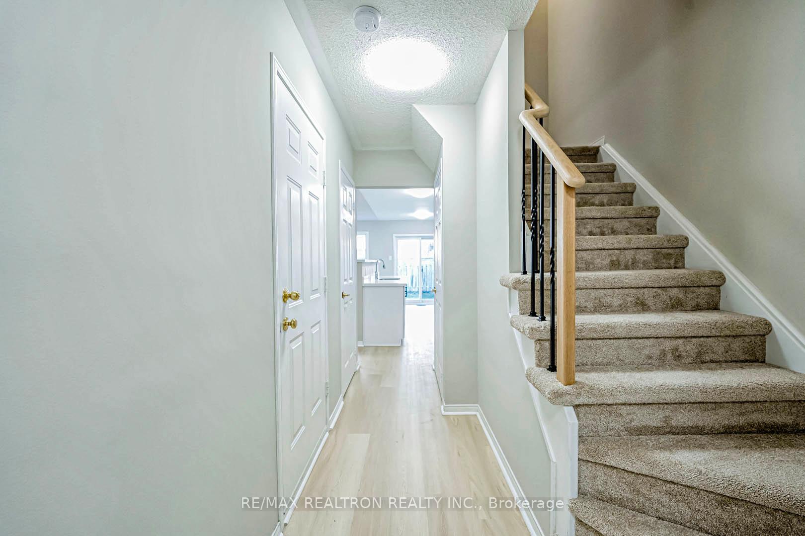 Photo 6 of 32 Kelso Crescent, Vaughan, Maple — HOMEH