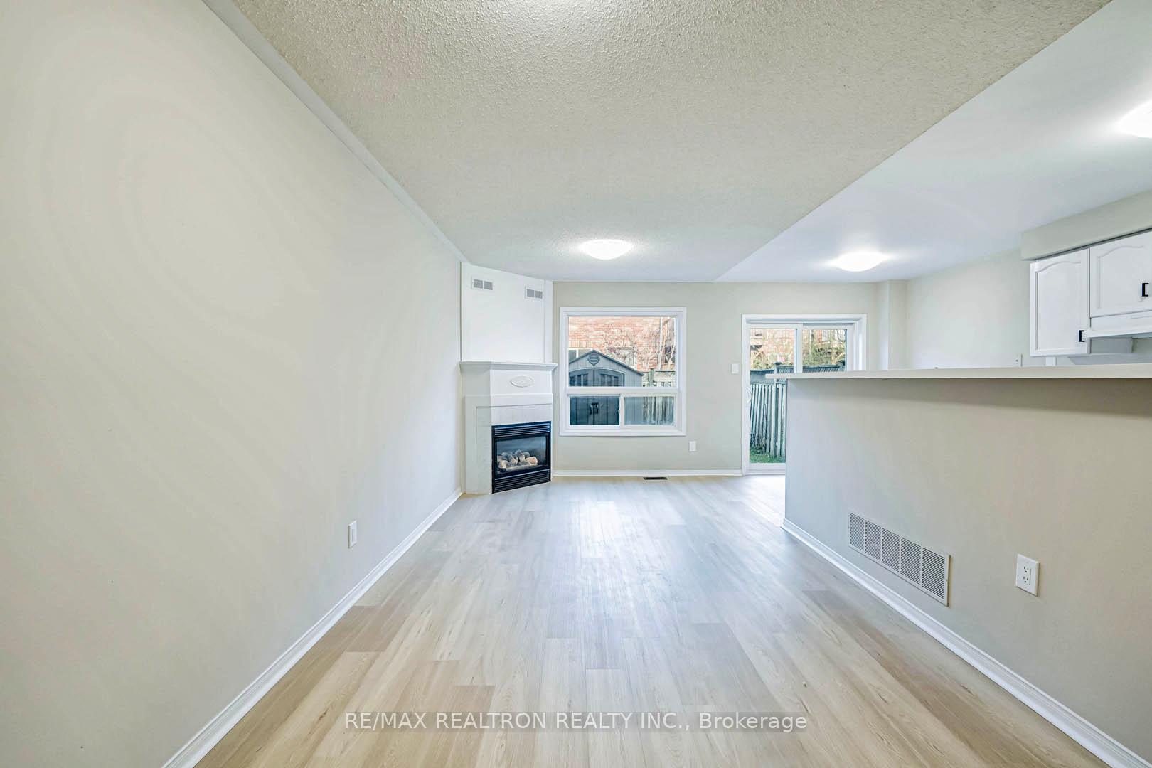 Photo 8 of 32 Kelso Crescent, Vaughan, Maple — HOMEH