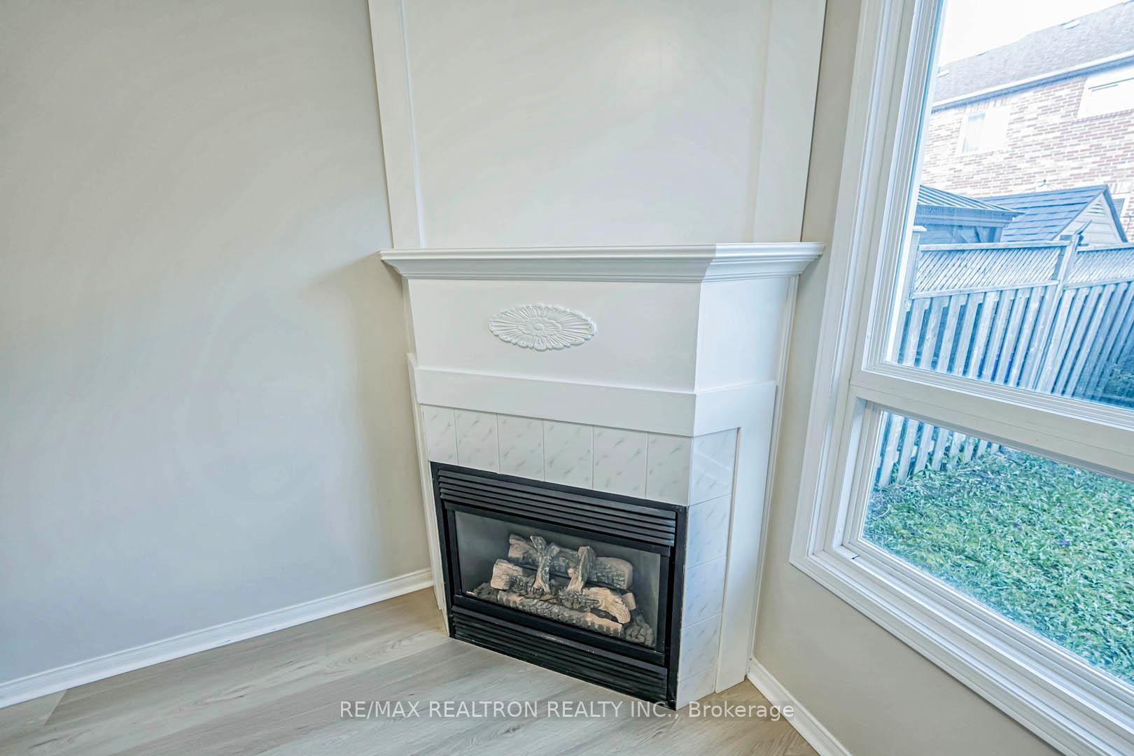Photo 10 of 32 Kelso Crescent, Vaughan, Maple — HOMEH