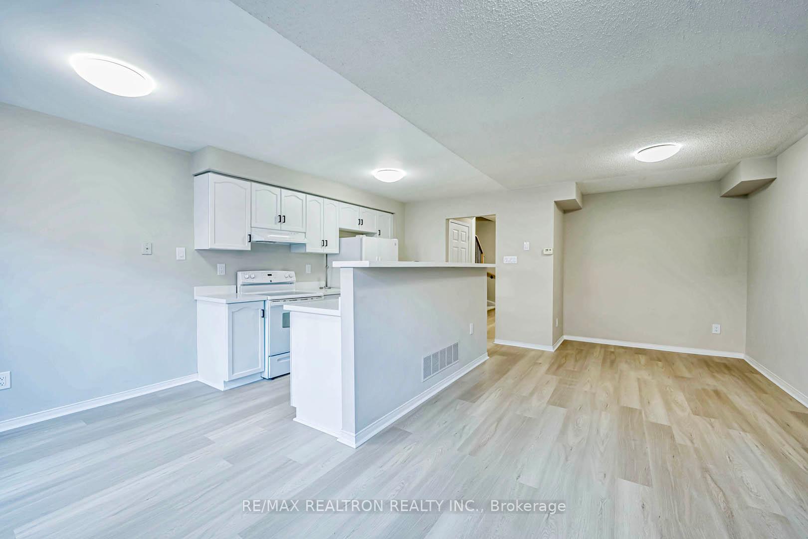 Photo 12 of 32 Kelso Crescent, Vaughan, Maple — HOMEH