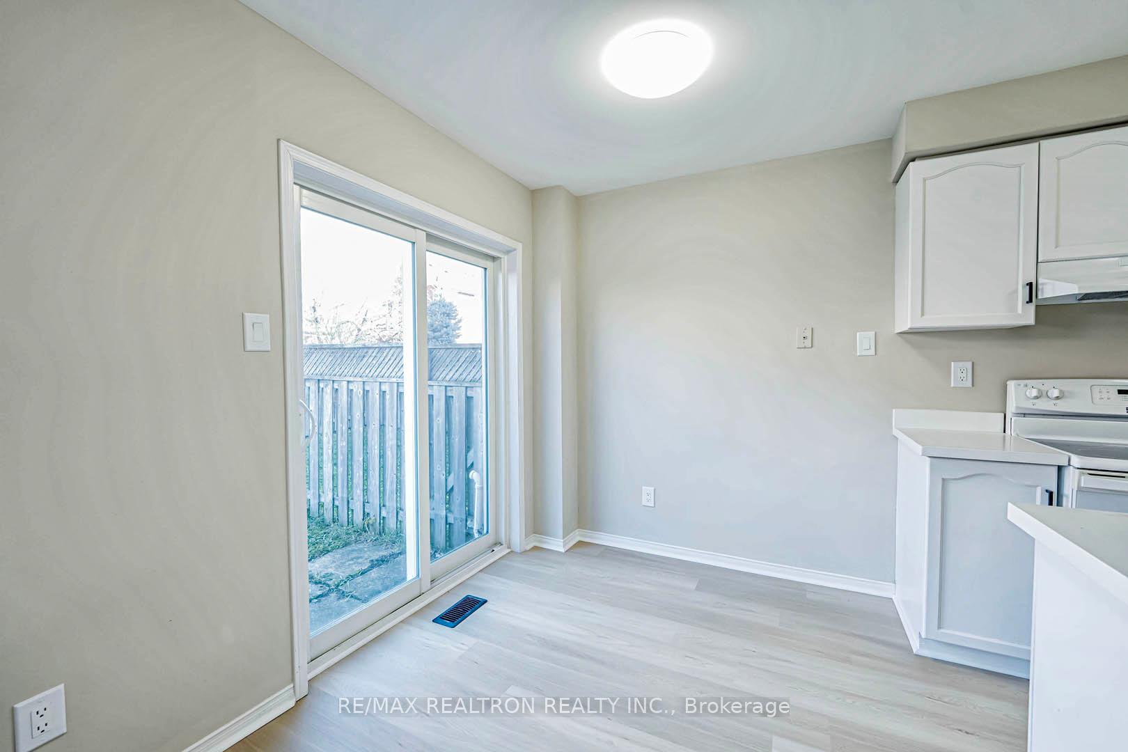 Photo 15 of 32 Kelso Crescent, Vaughan, Maple — HOMEH