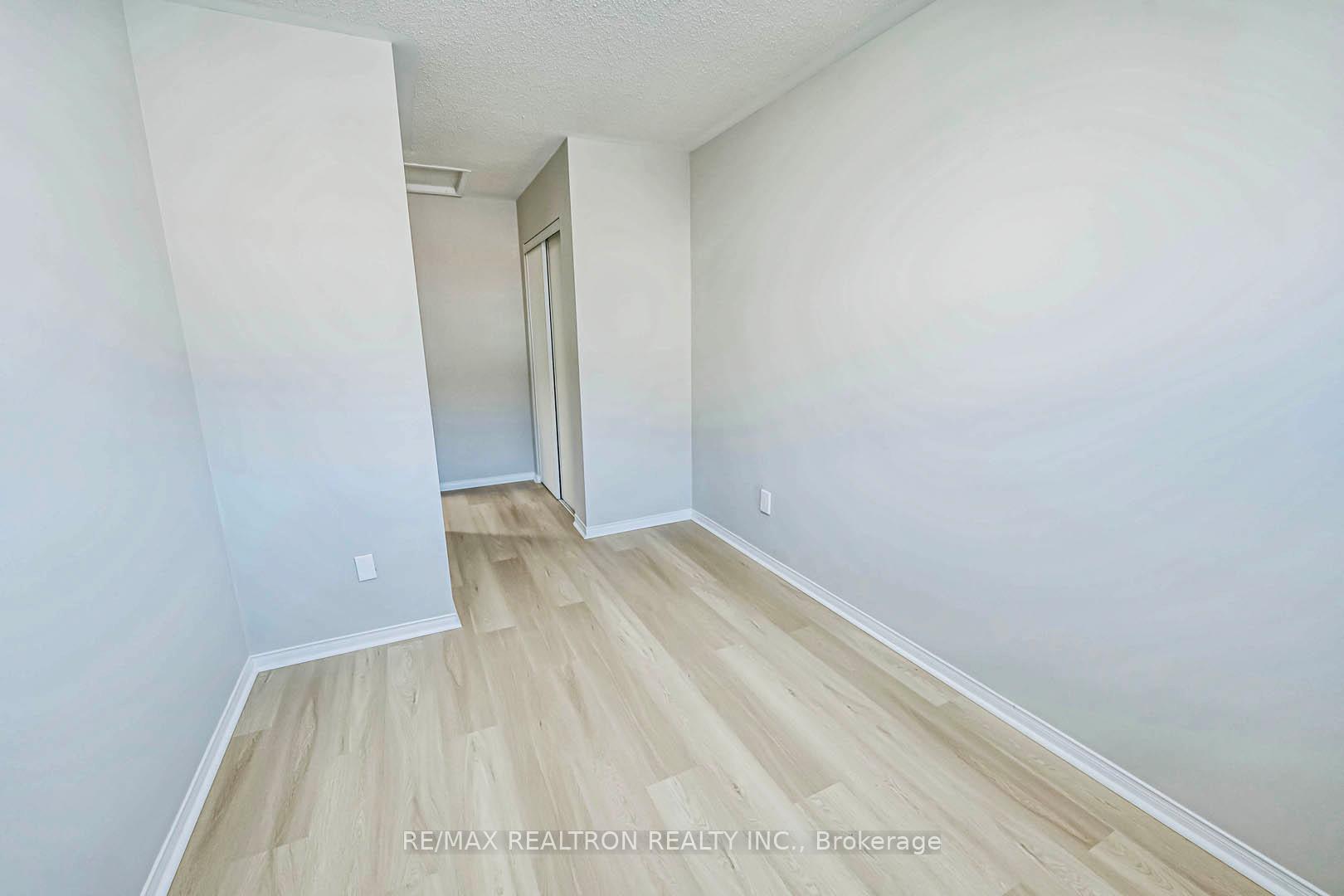 Photo 33 of 32 Kelso Crescent, Vaughan, Maple — HOMEH