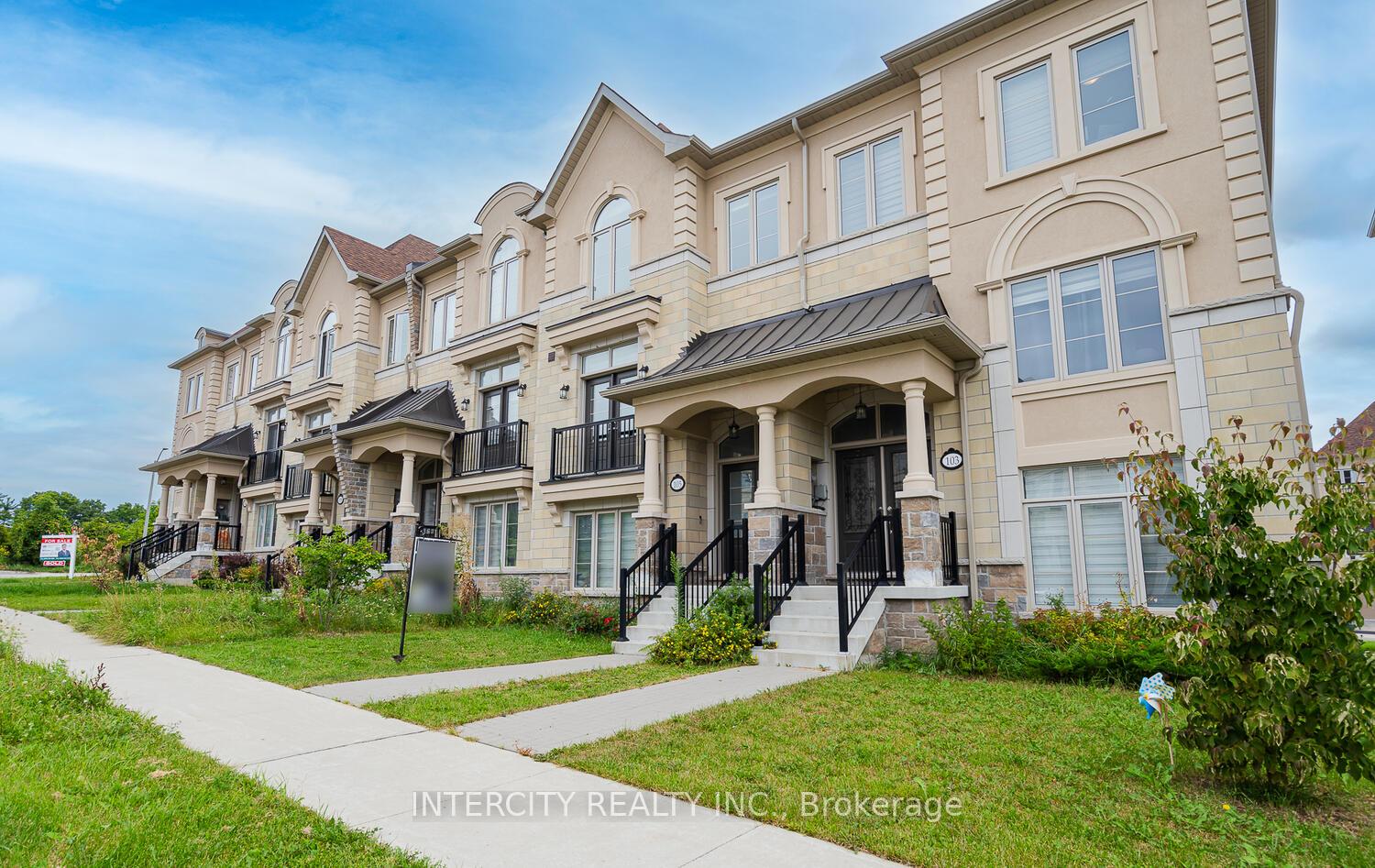 Photo 2 of 105 Grand Trunk Avenue, Vaughan, Patterson — HOMEH