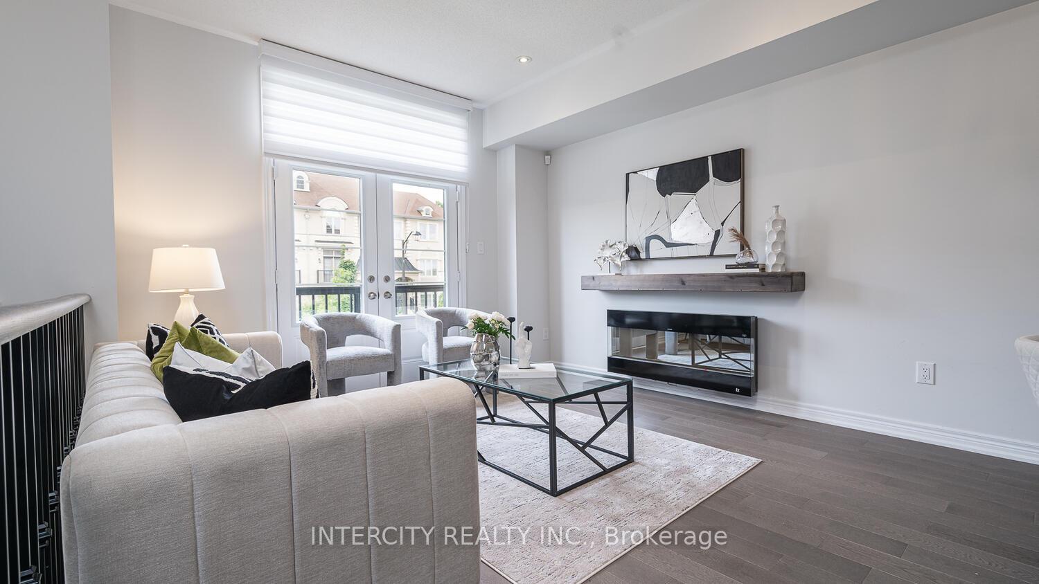 Photo 4 of 105 Grand Trunk Avenue, Vaughan, Patterson — HOMEH