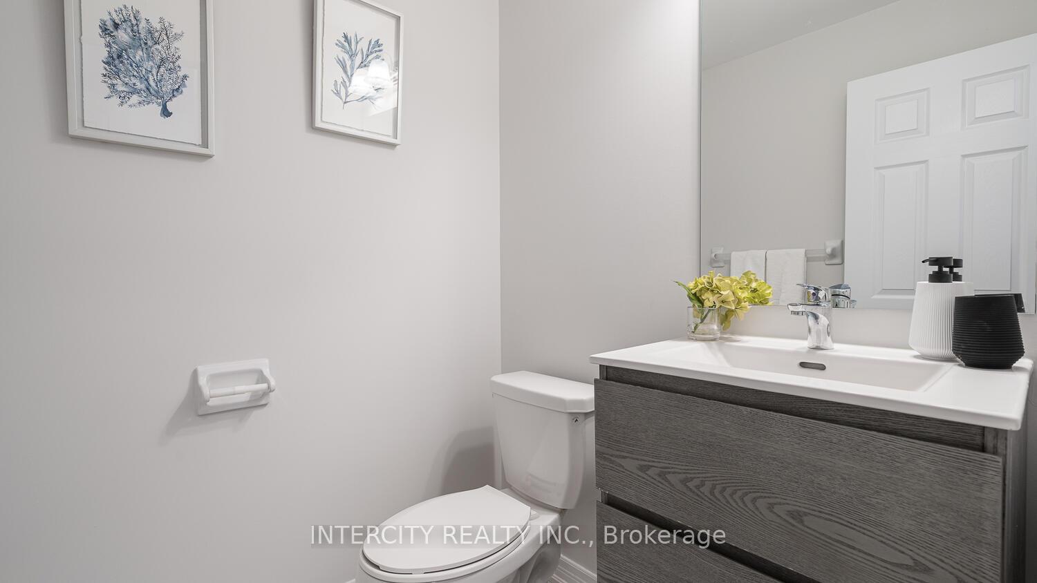 Photo 10 of 105 Grand Trunk Avenue, Vaughan, Patterson — HOMEH