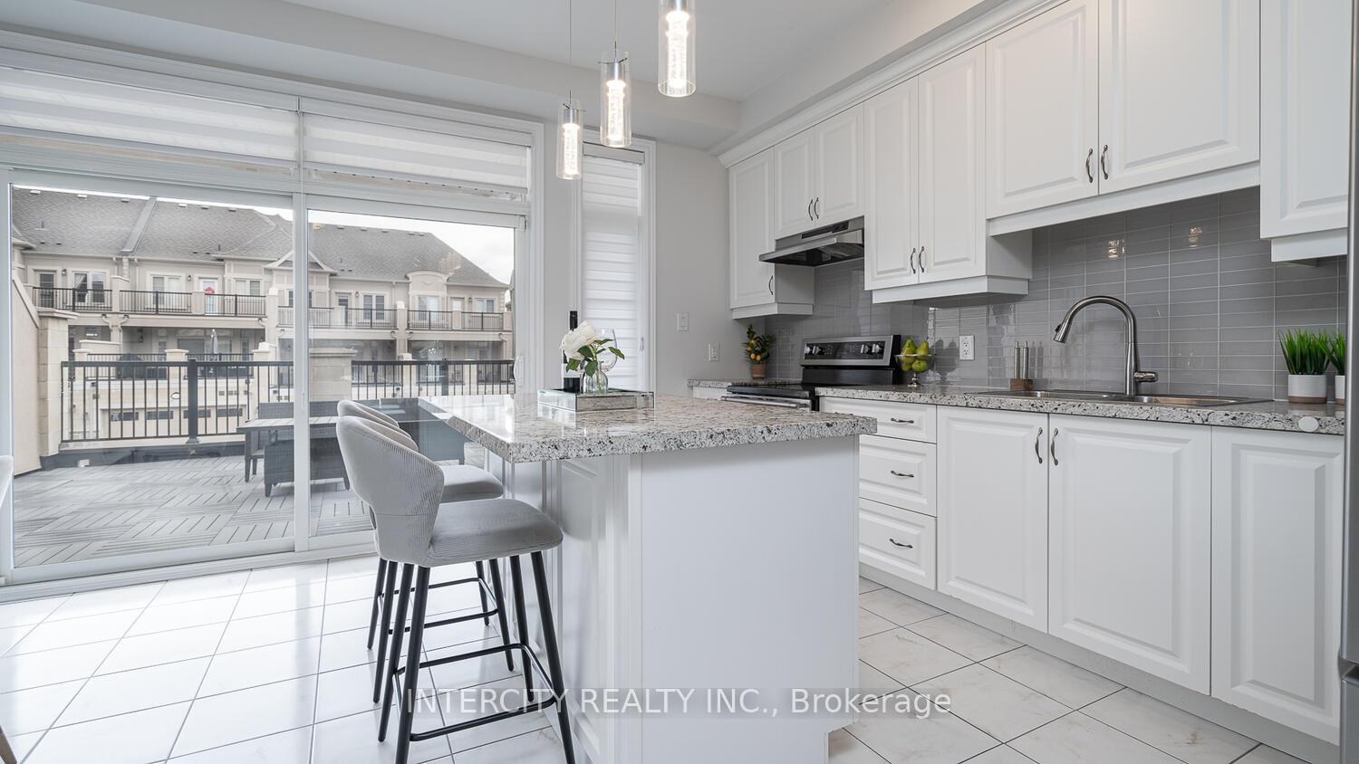 Photo 11 of 105 Grand Trunk Avenue, Vaughan, Patterson — HOMEH