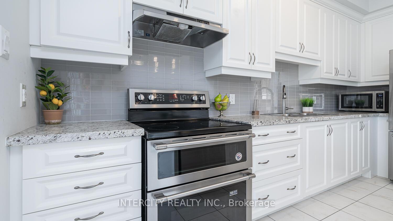 Photo 13 of 105 Grand Trunk Avenue, Vaughan, Patterson — HOMEH