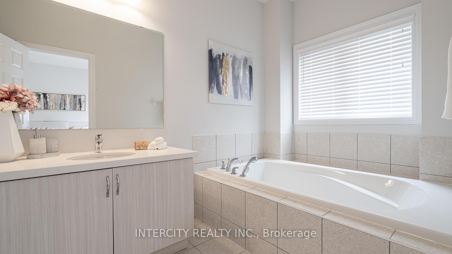 Photo 21 of 105 Grand Trunk Avenue, Vaughan, Patterson — HOMEH