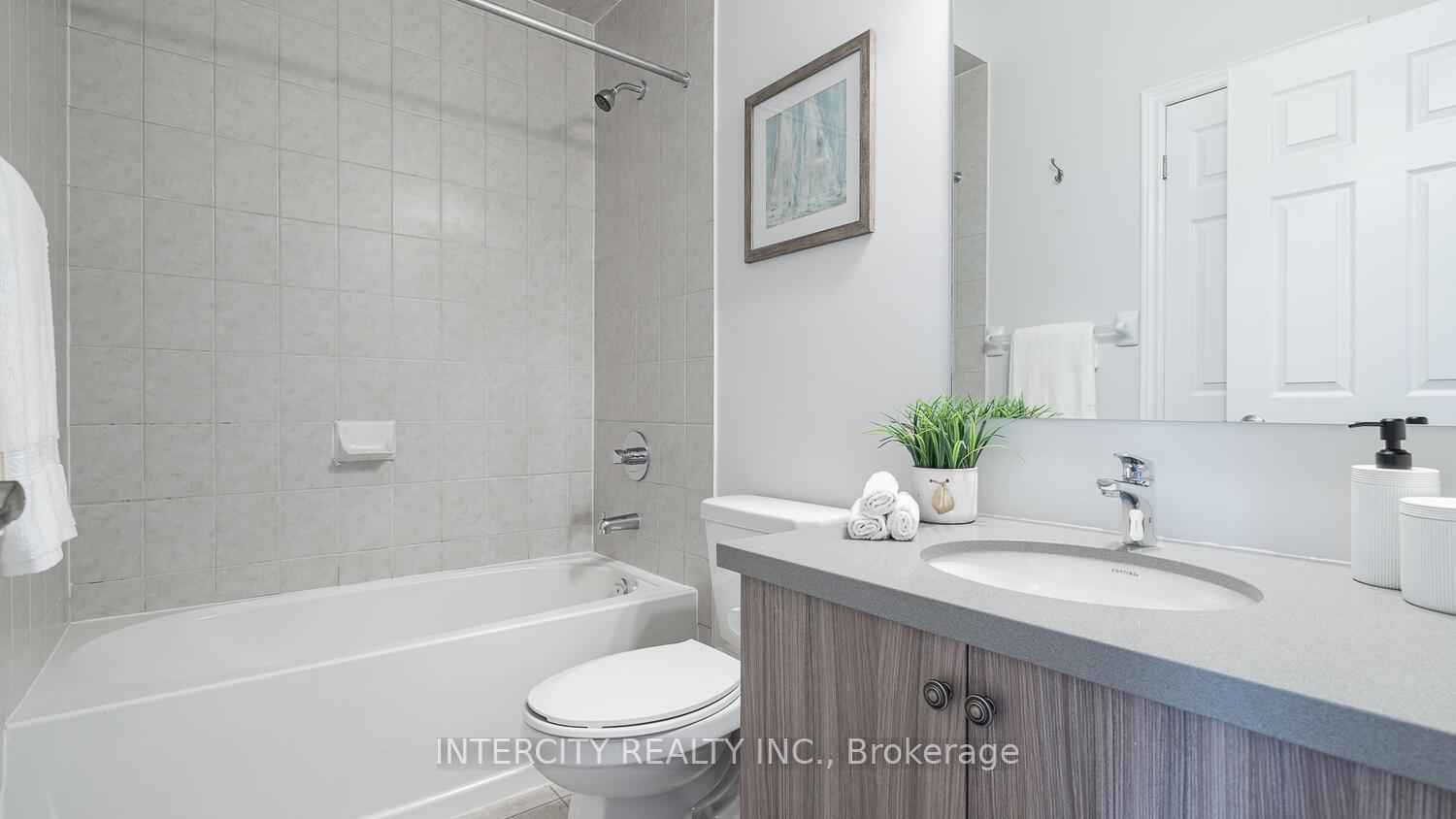 Photo 24 of 105 Grand Trunk Avenue, Vaughan, Patterson — HOMEH