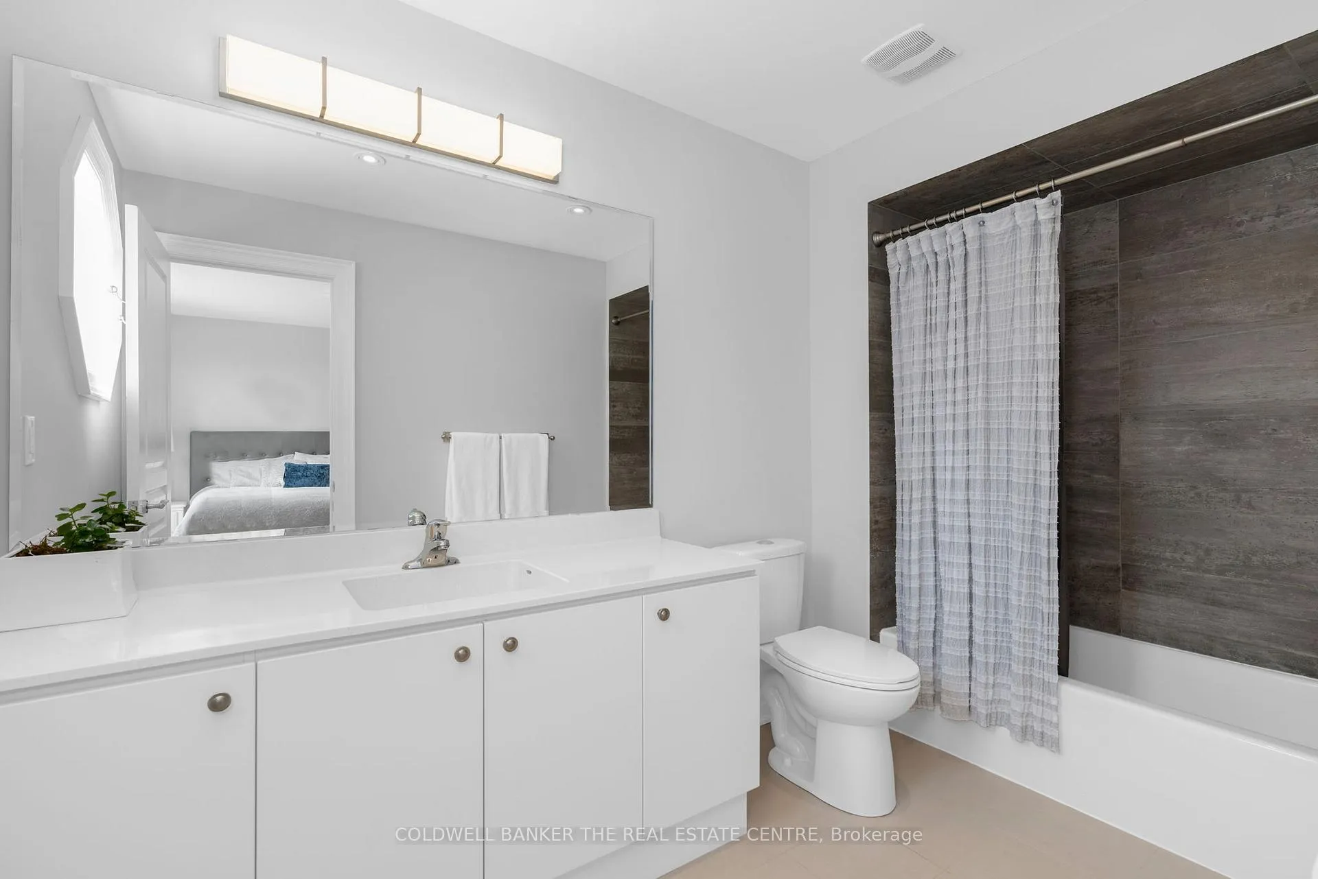 Photo 22 of 376 Tollendal Mill Road, Barrie, South Shore — HOMEH