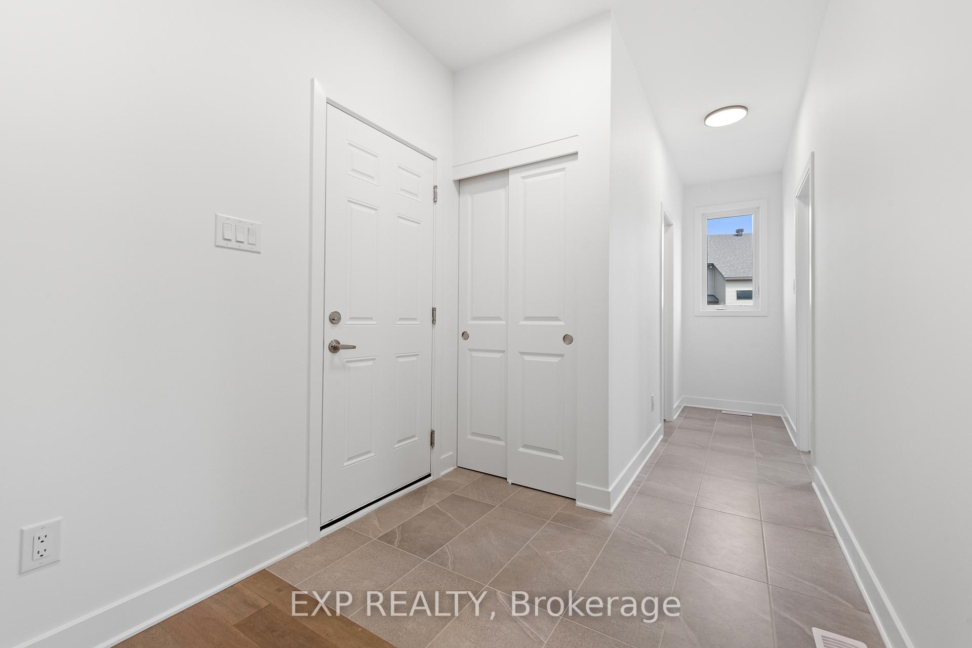 Photo 8 of 804 Ninaatik Place, Ottawa, Blossom Park/Kemp Park/Findlay Creek — HOMEH