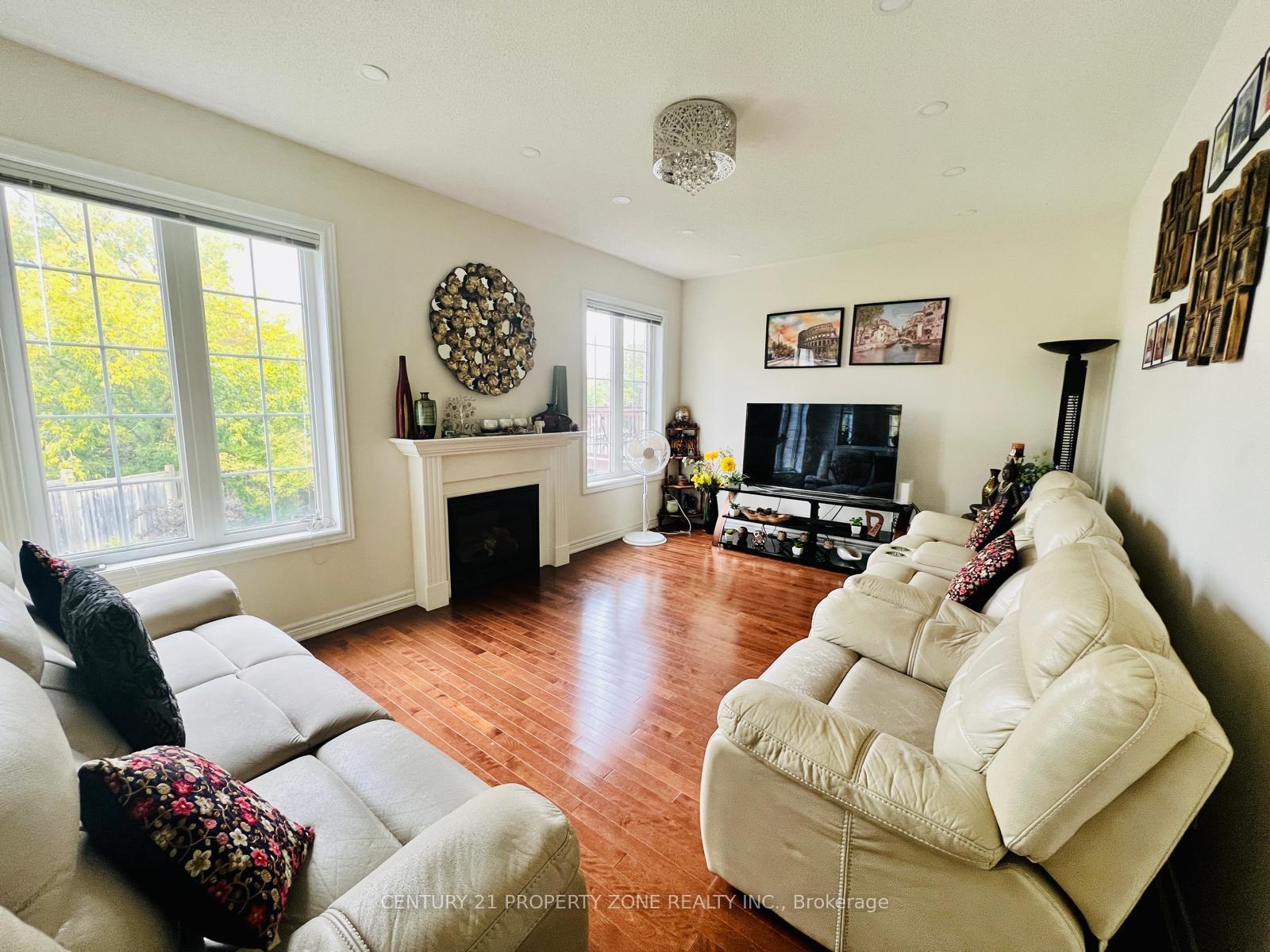 Photo 1 of 31 Tennant Drive, Brampton, Sandringham-Wellington — HOMEH