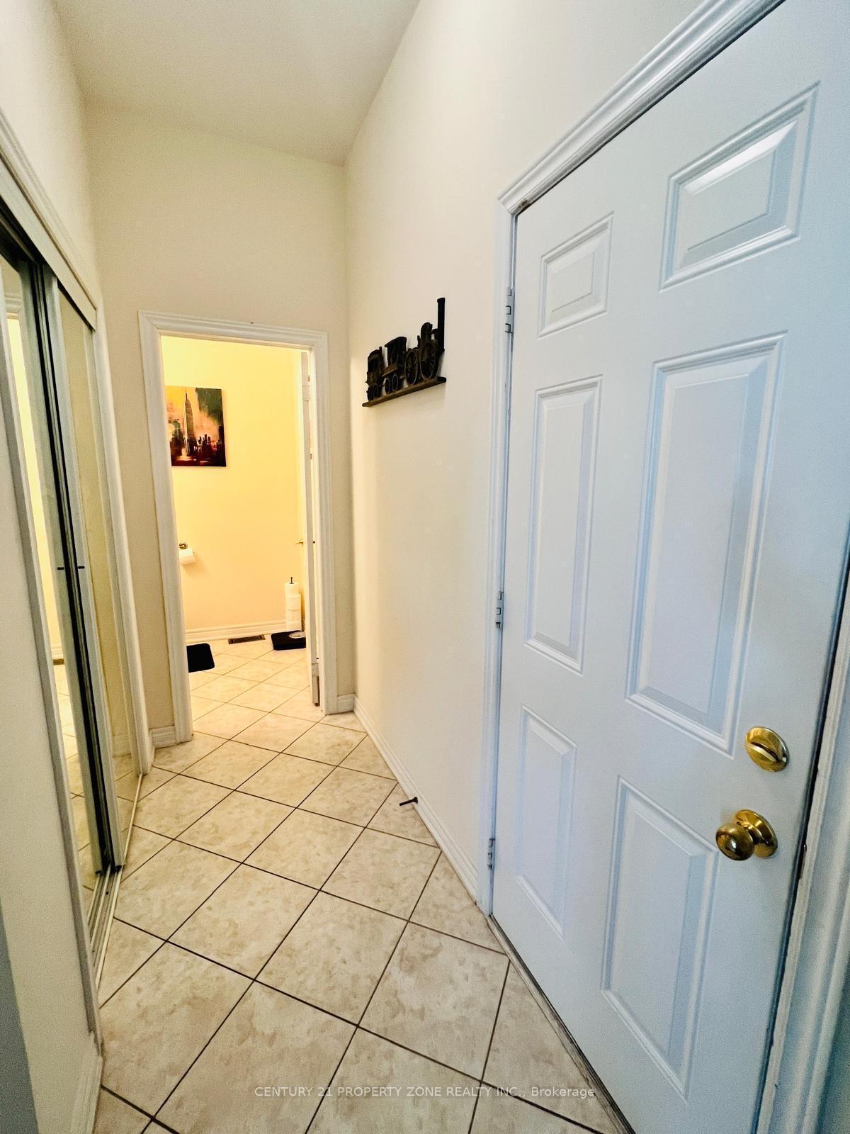 Photo 3 of 31 Tennant Drive, Brampton, Sandringham-Wellington — HOMEH