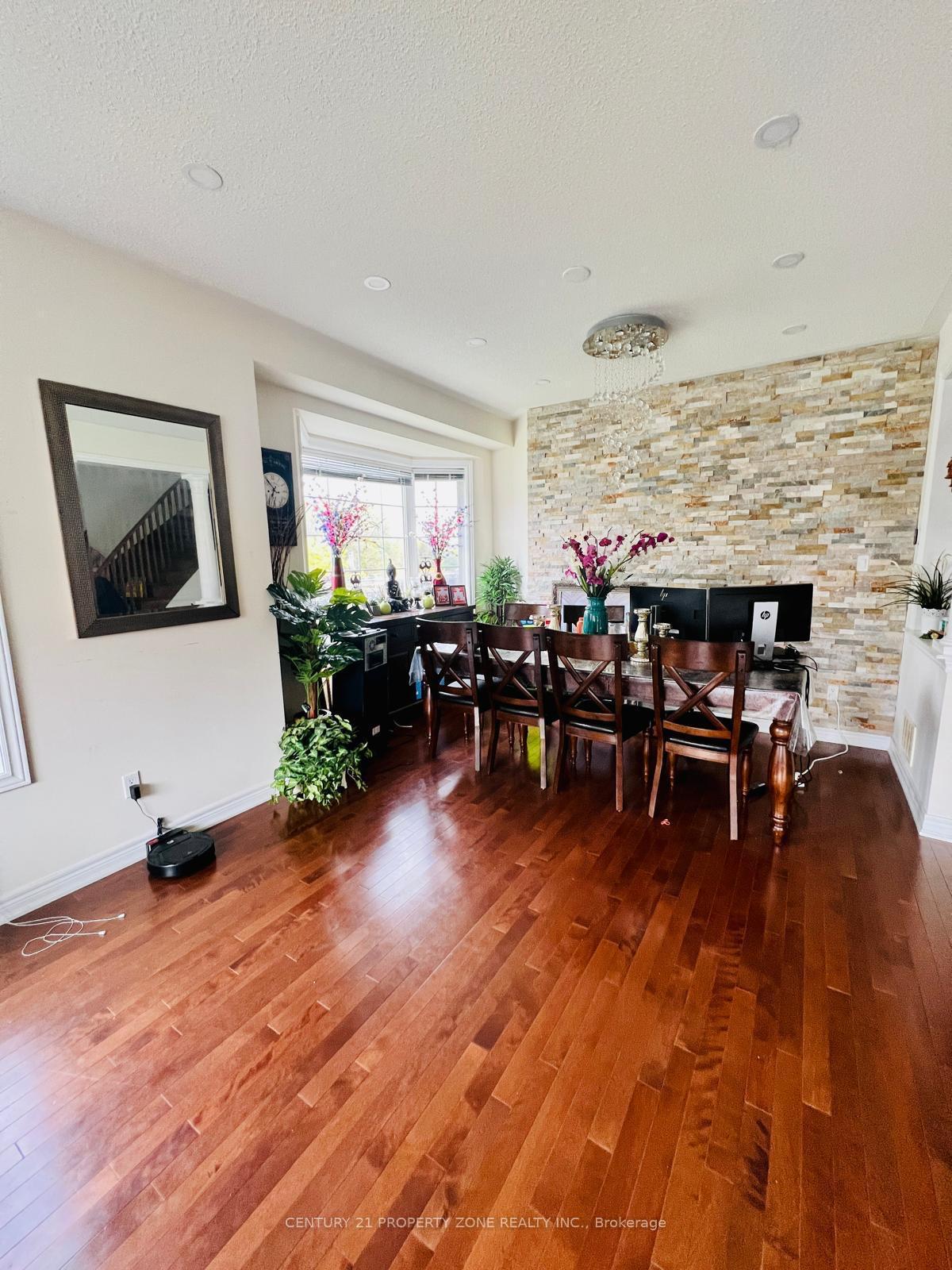 Photo 6 of 31 Tennant Drive, Brampton, Sandringham-Wellington — HOMEH