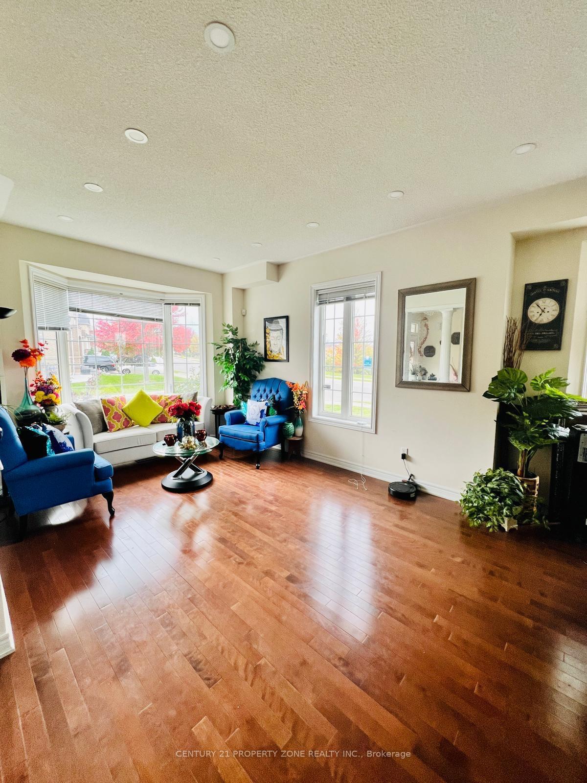 Photo 17 of 31 Tennant Drive, Brampton, Sandringham-Wellington — HOMEH