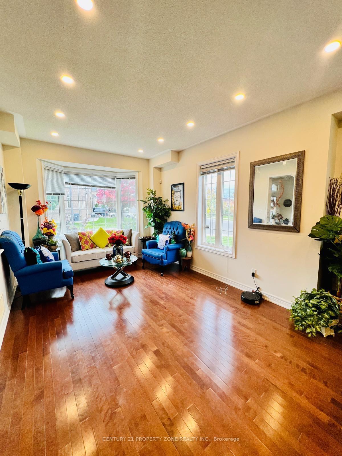 Photo 41 of 31 Tennant Drive, Brampton, Sandringham-Wellington — HOMEH