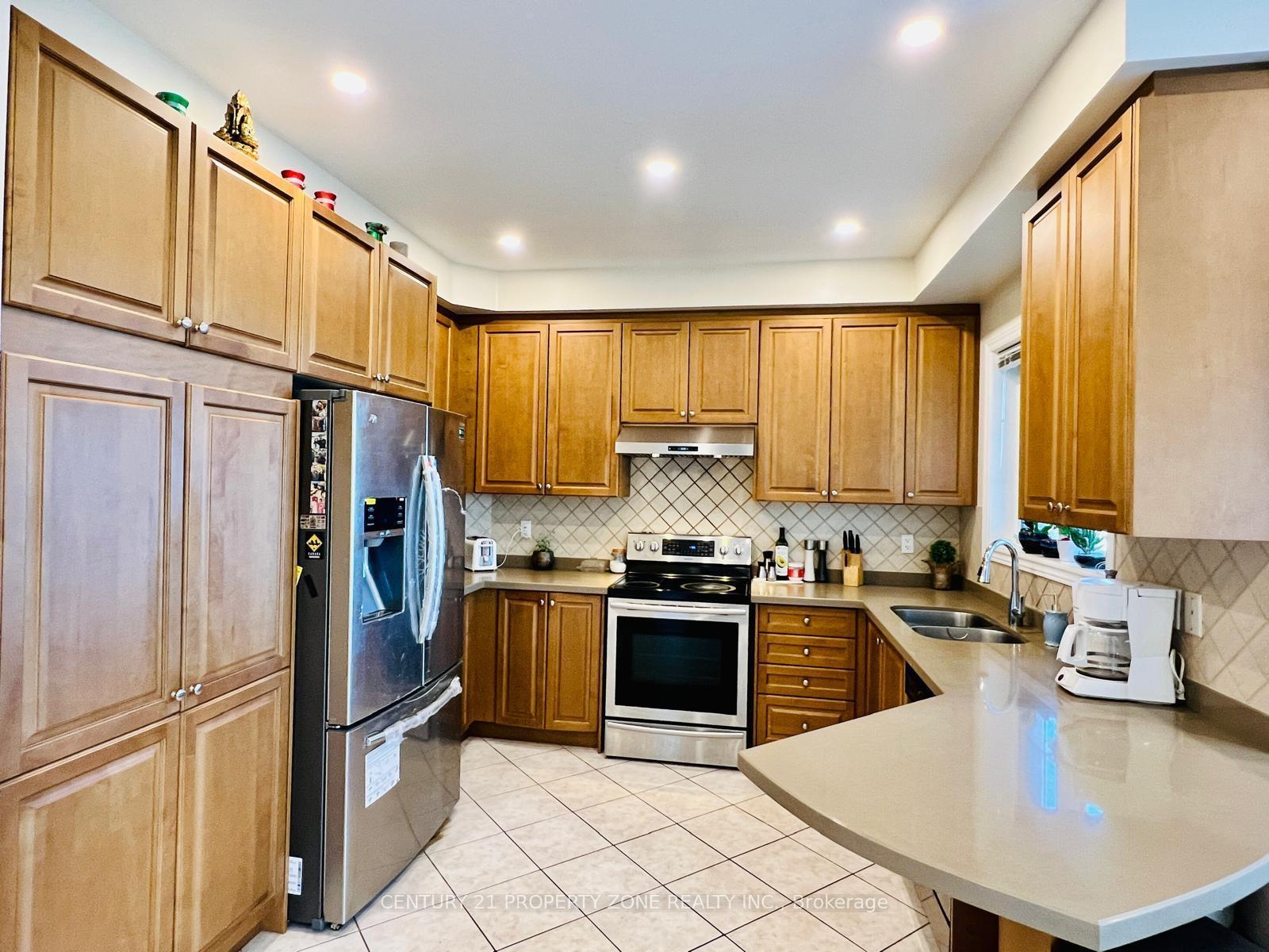 Photo 9 of 31 Tennant Drive, Brampton, Sandringham-Wellington — HOMEH