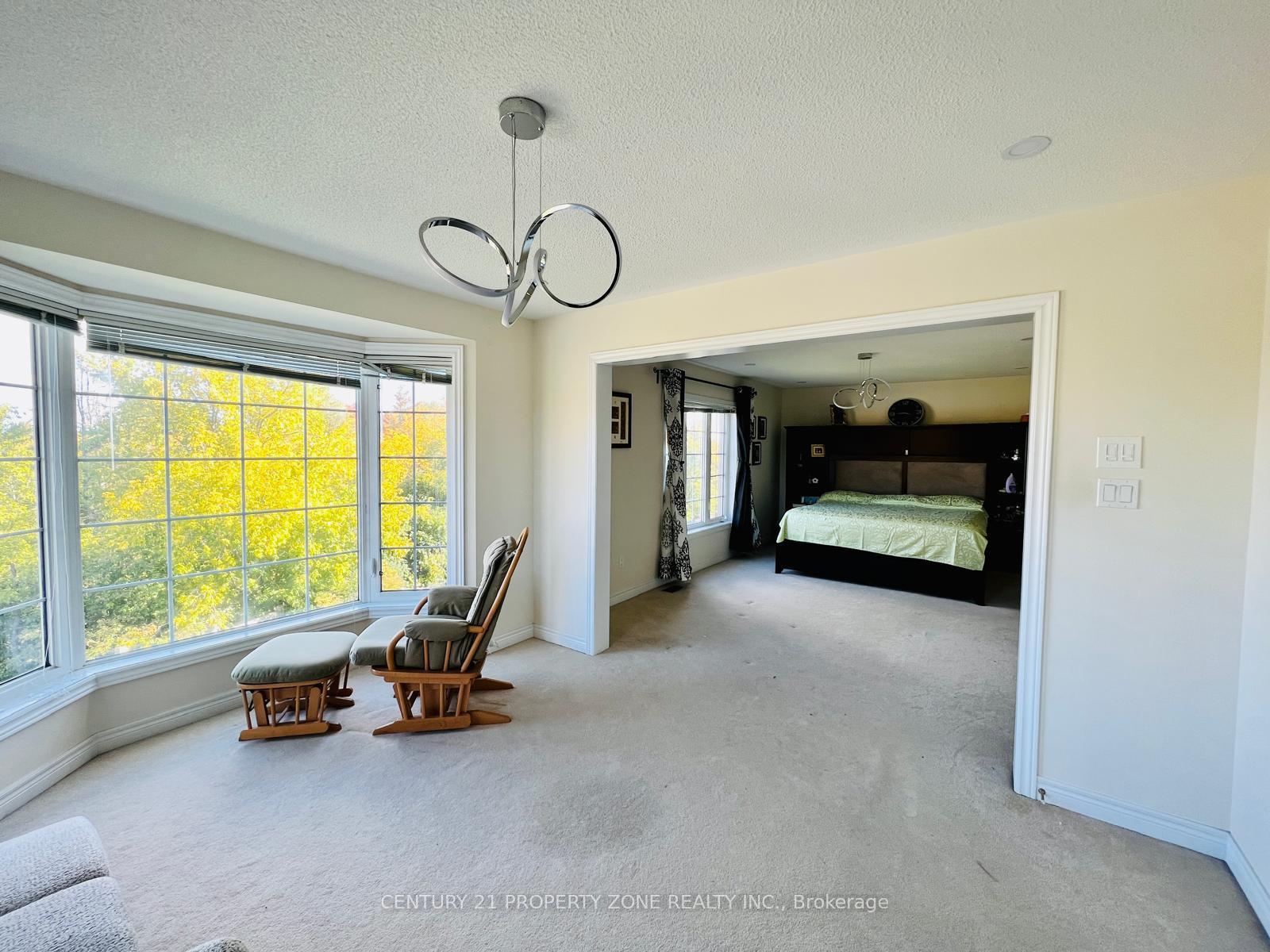 Photo 7 of 31 Tennant Drive, Brampton, Sandringham-Wellington — HOMEH