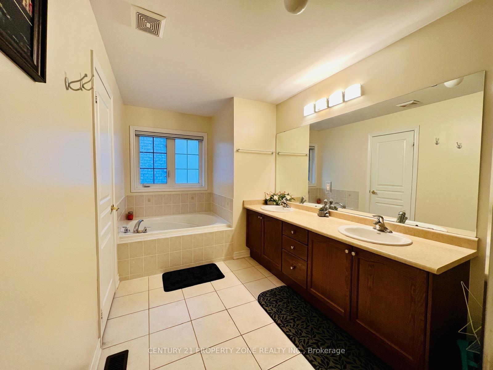 Photo 8 of 31 Tennant Drive, Brampton, Sandringham-Wellington — HOMEH