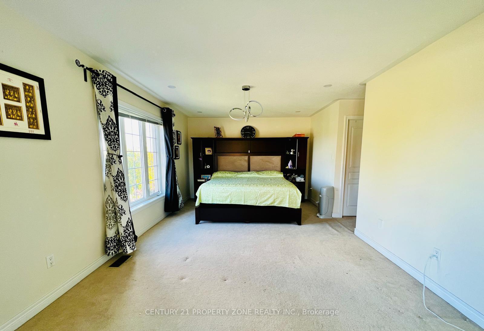 Photo 12 of 31 Tennant Drive, Brampton, Sandringham-Wellington — HOMEH