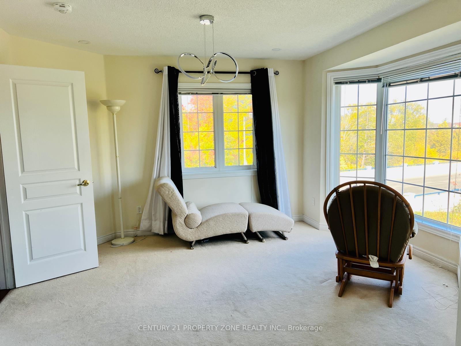 Photo 16 of 31 Tennant Drive, Brampton, Sandringham-Wellington — HOMEH