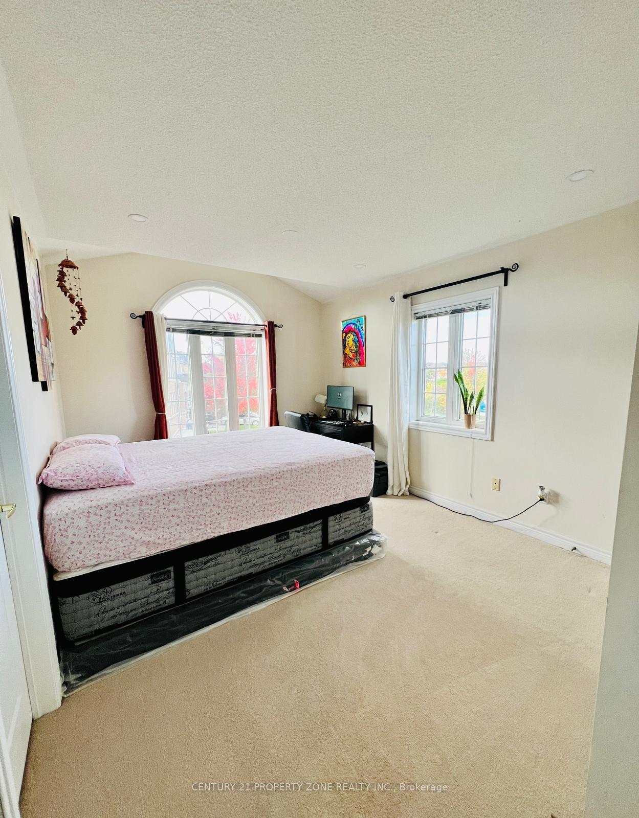 Photo 24 of 31 Tennant Drive, Brampton, Sandringham-Wellington — HOMEH