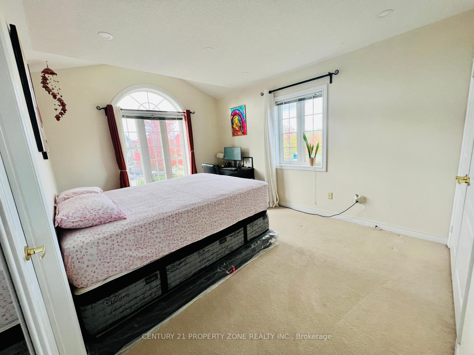 Photo 32 of 31 Tennant Drive, Brampton, Sandringham-Wellington — HOMEH