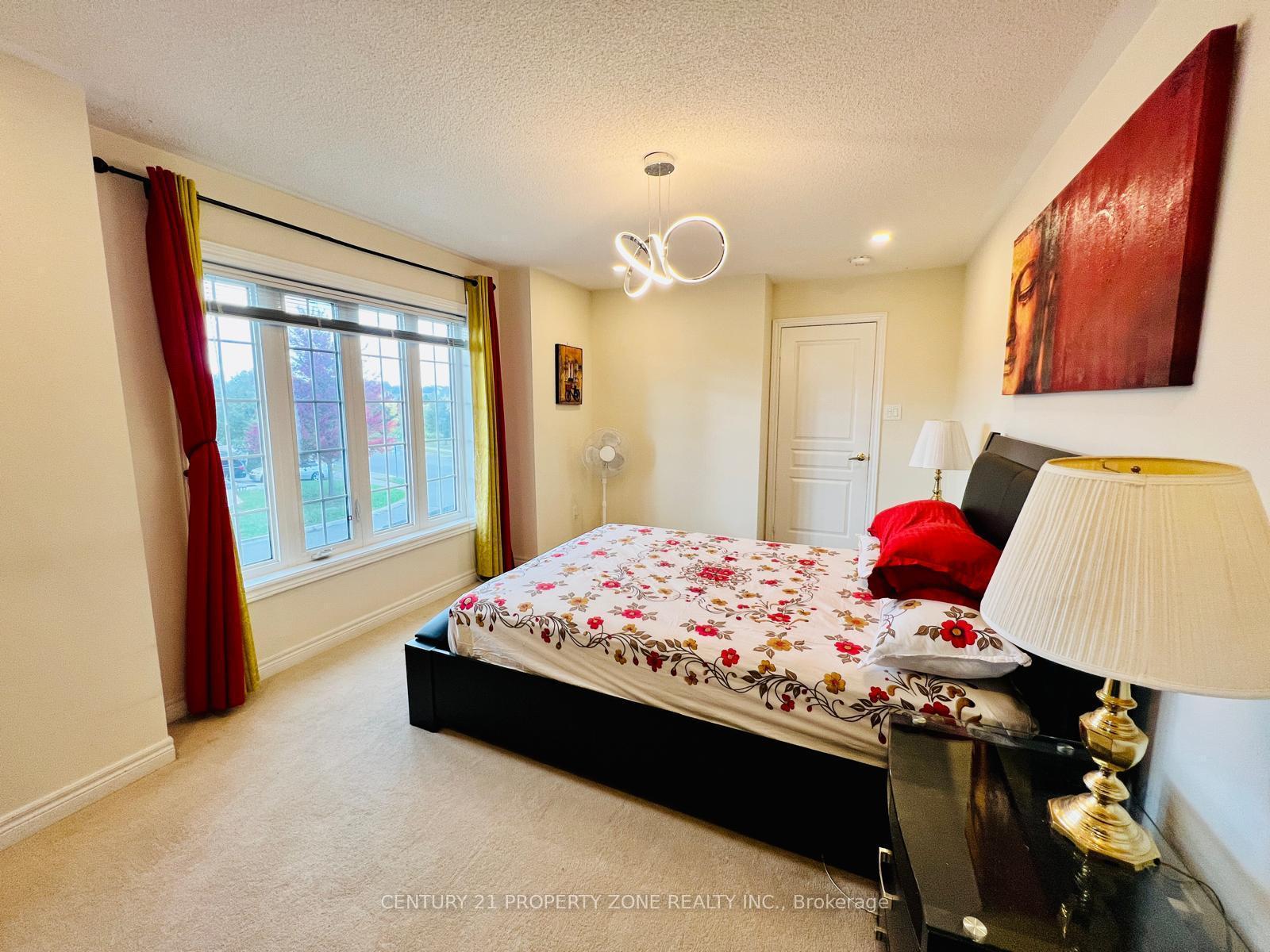 Photo 15 of 31 Tennant Drive, Brampton, Sandringham-Wellington — HOMEH