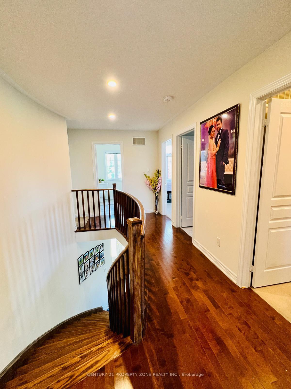Photo 26 of 31 Tennant Drive, Brampton, Sandringham-Wellington — HOMEH
