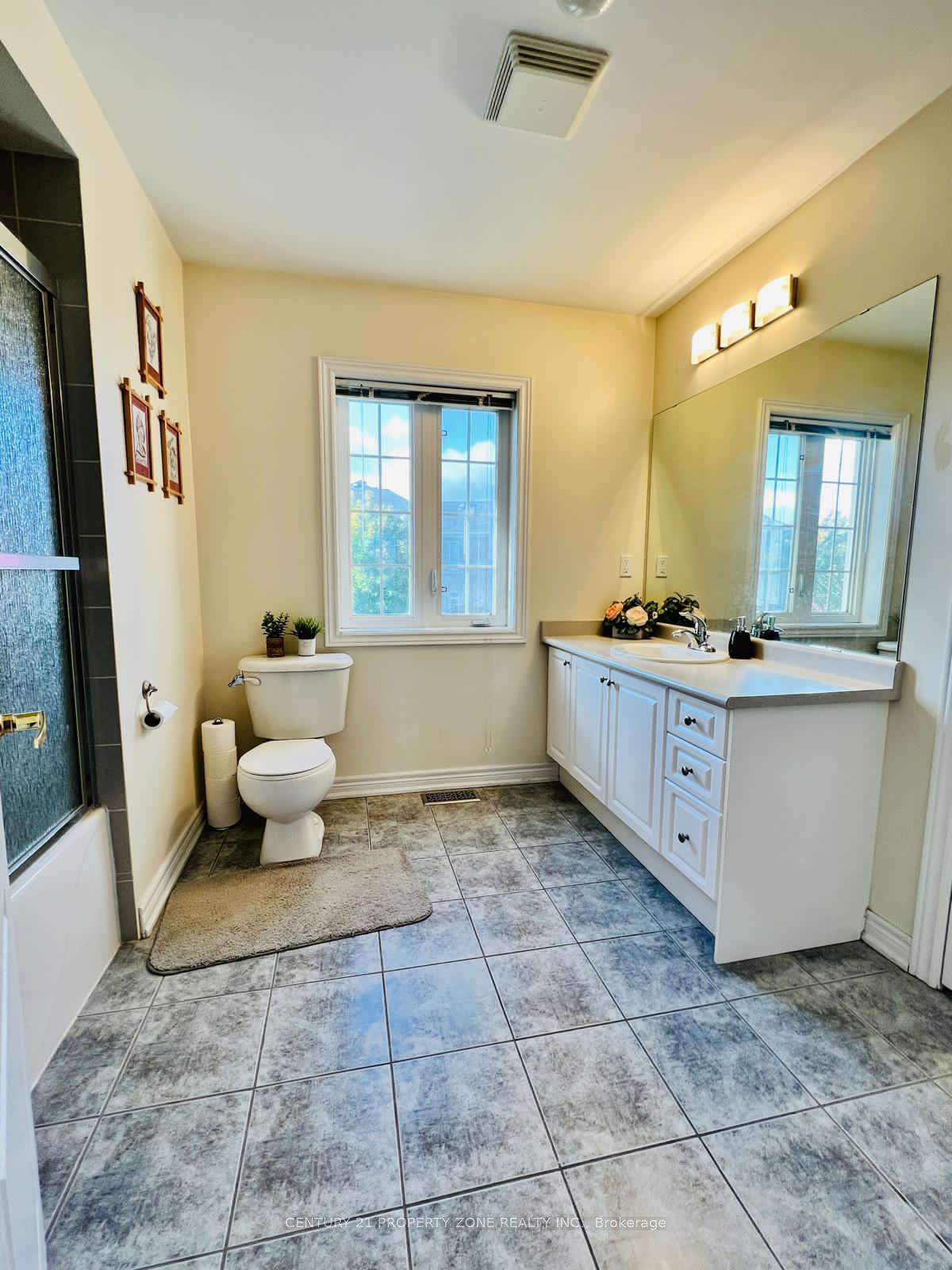 Photo 18 of 31 Tennant Drive, Brampton, Sandringham-Wellington — HOMEH