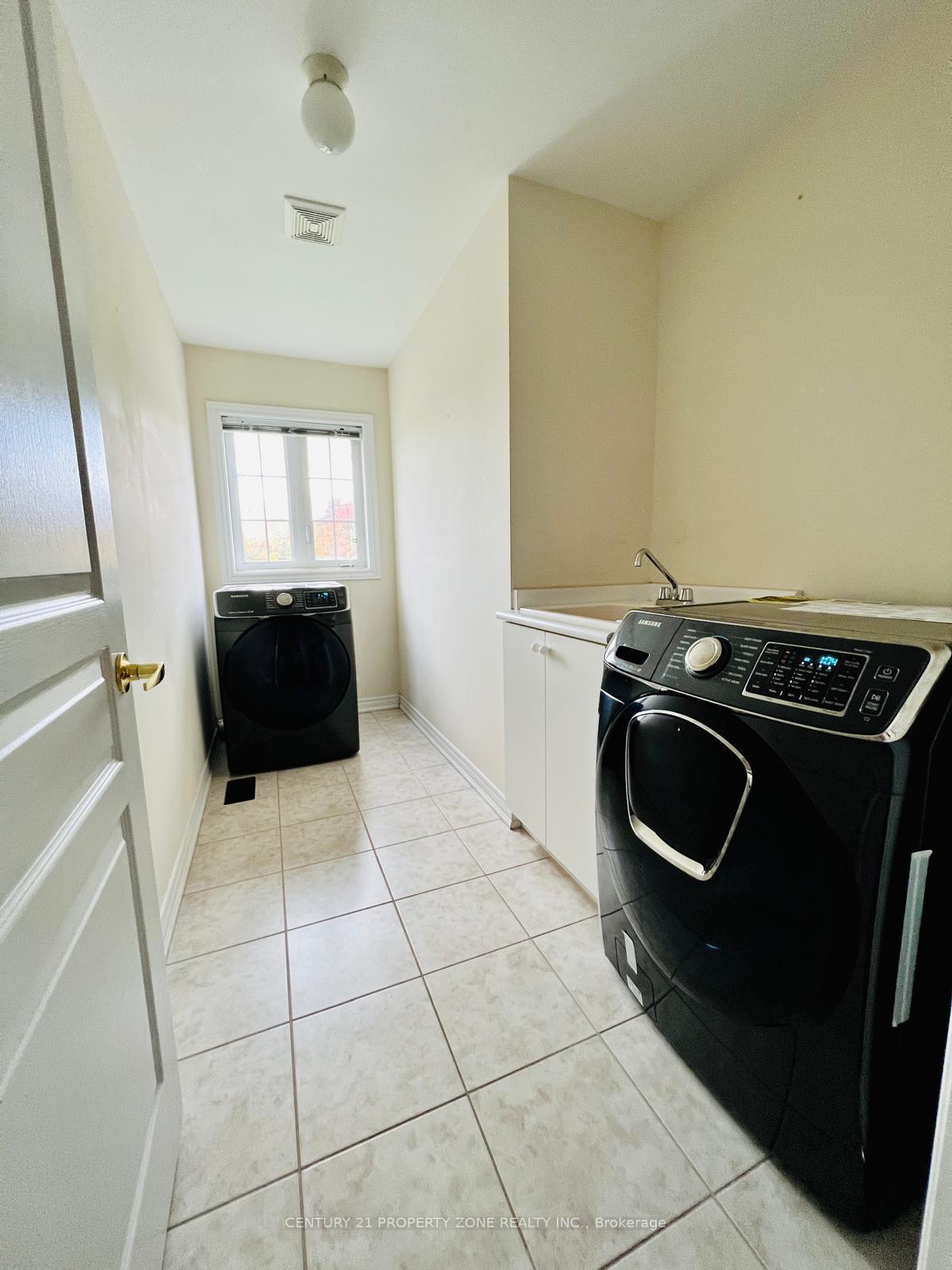 Photo 33 of 31 Tennant Drive, Brampton, Sandringham-Wellington — HOMEH