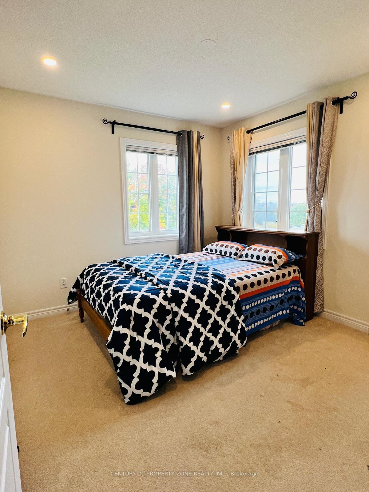 Photo 36 of 31 Tennant Drive, Brampton, Sandringham-Wellington — HOMEH