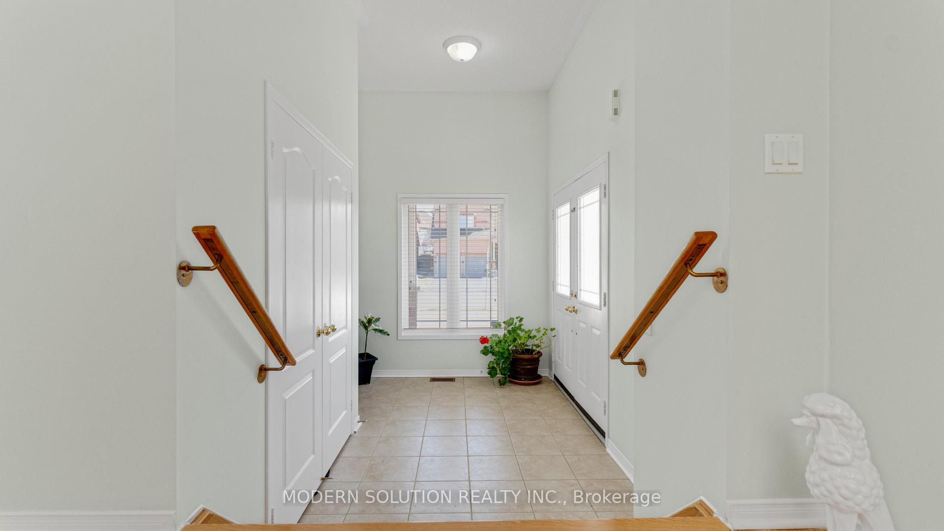 Photo 3 of 1 Petermann Street, Aurora, Bayview Northeast — HOMEH