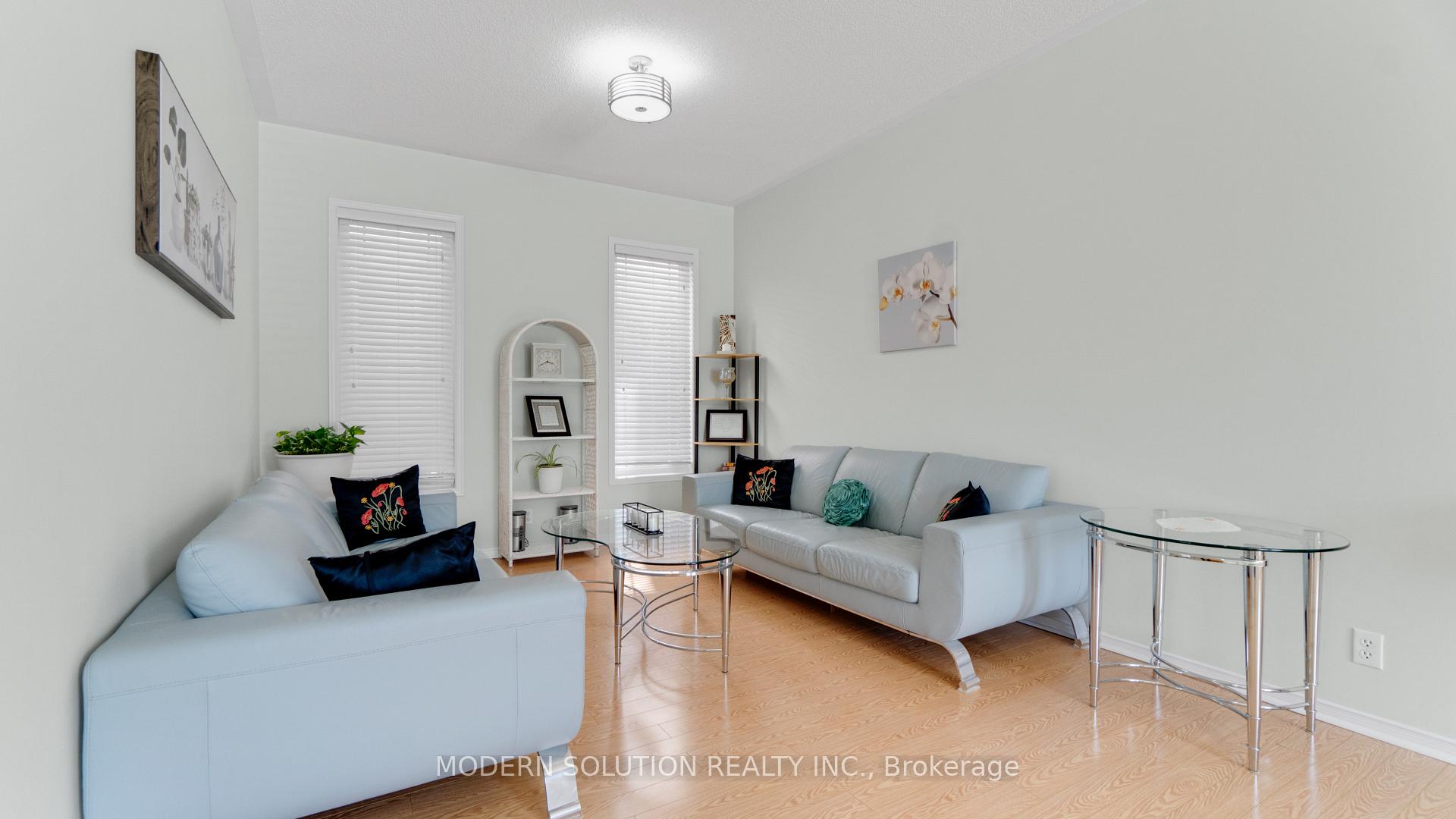 Photo 7 of 1 Petermann Street, Aurora, Bayview Northeast — HOMEH